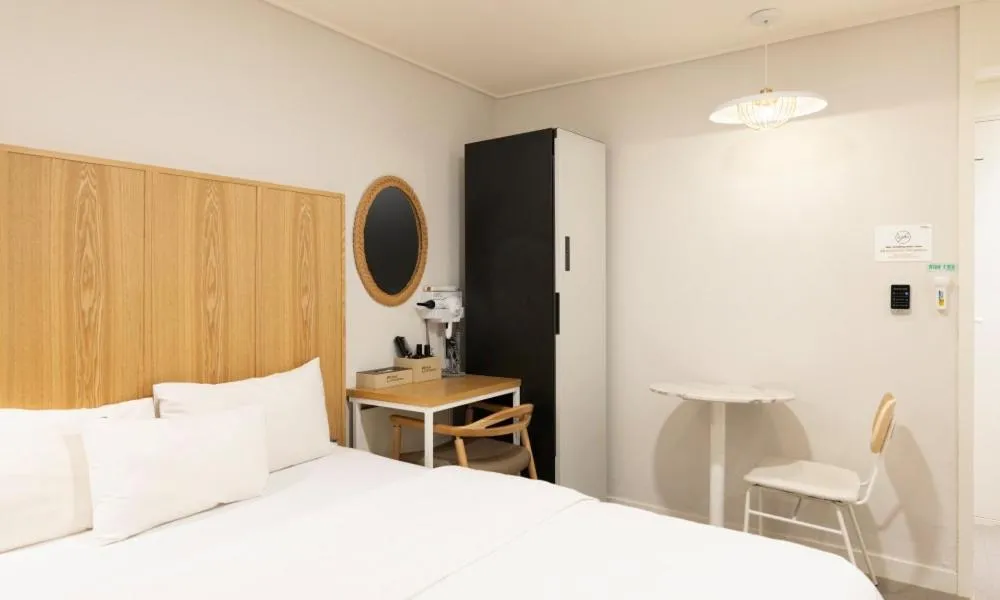 Bed in Cheongju Hotel Dictionary