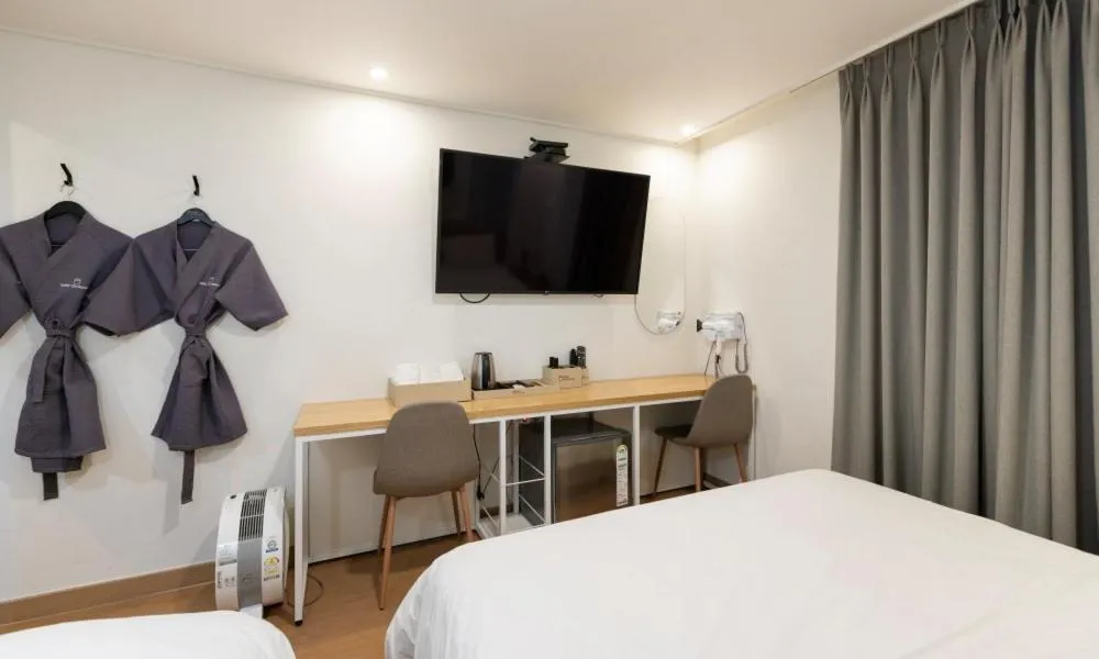 Bed in Cheongju Hotel Dictionary