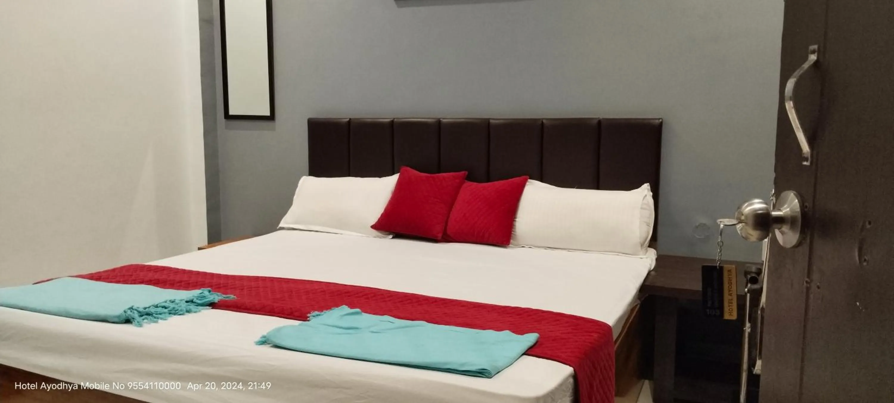 Bedroom, Bed in Hotel Ayodhya Paying Guest