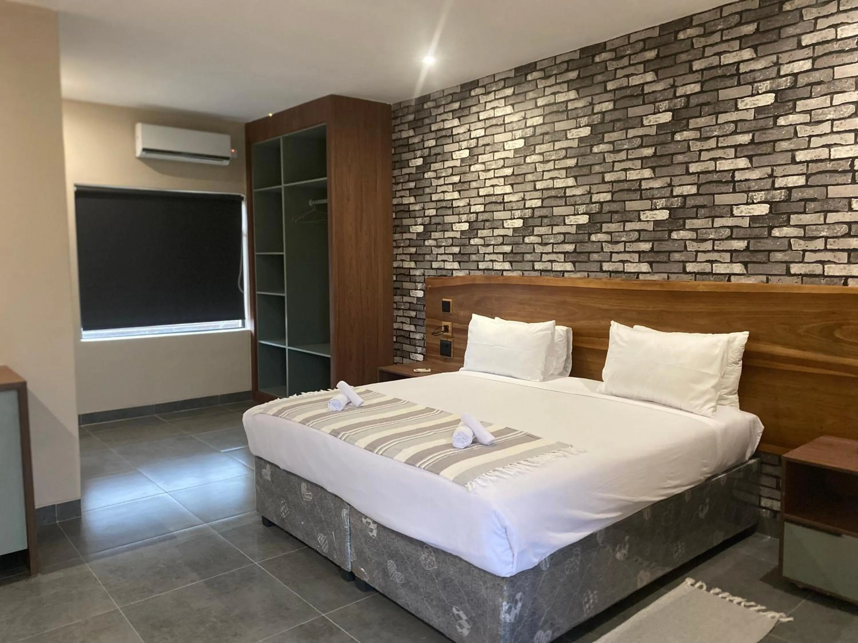 Bedroom, Bed in The Little Outlook