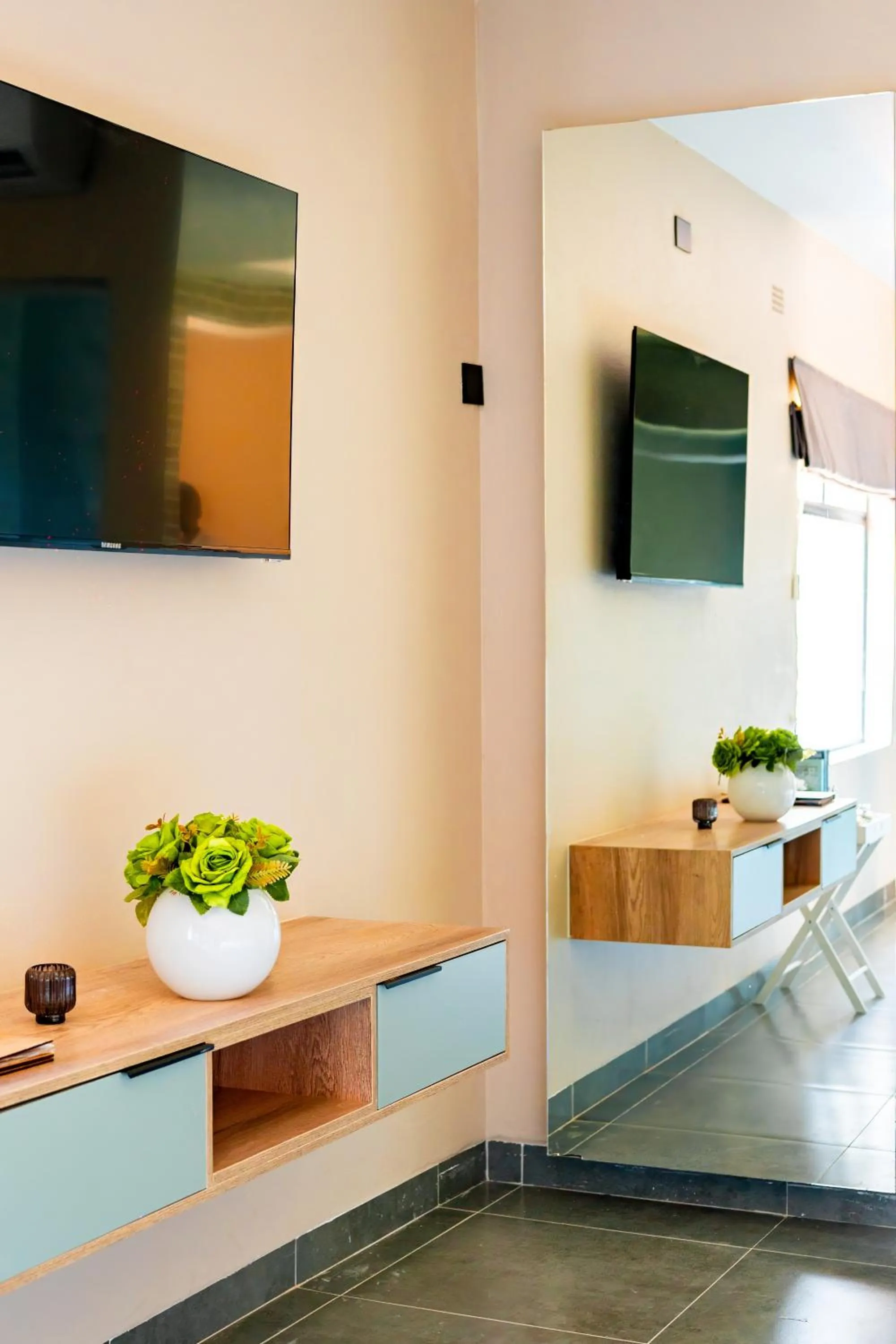 TV and multimedia in The Little Outlook