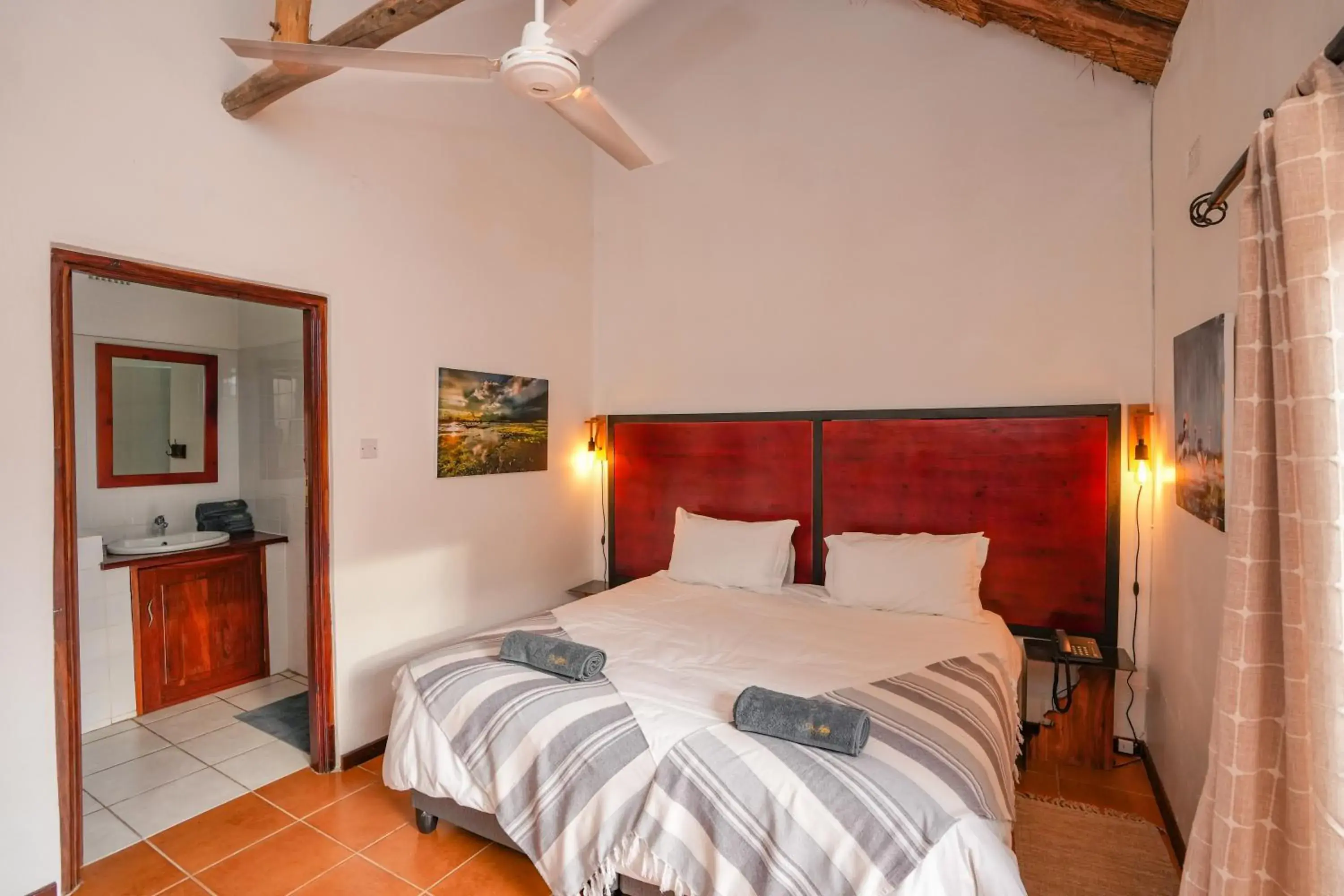 Deluxe Double or Twin Room - single occupancy in The Little Outlook Deluxe Double or Twin Room - single occupancy in The Little Outlook