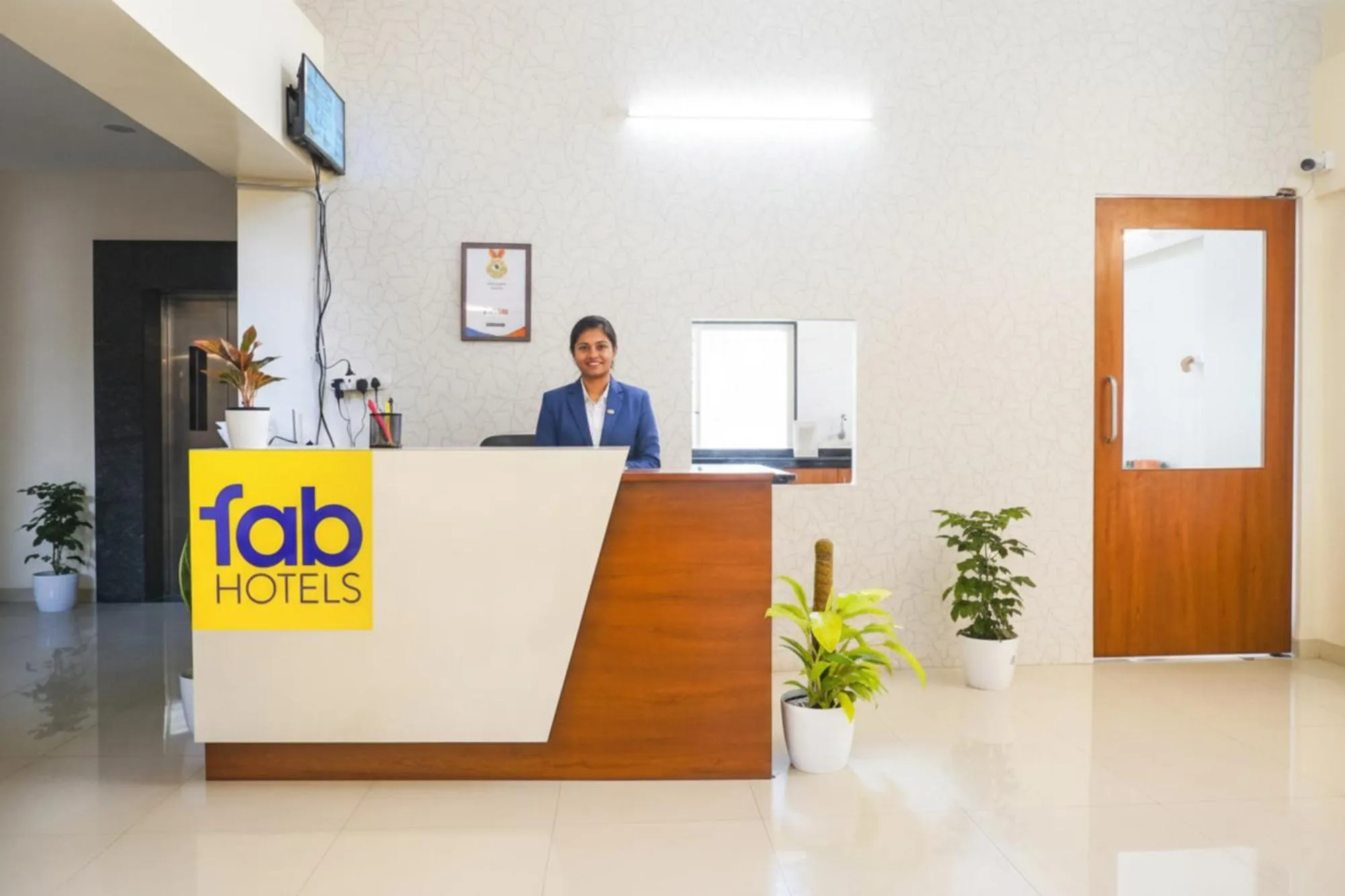Lobby or reception in FabHotel Majestic Luxurious - Nr Rajaram Bhiku Pathare Stadium