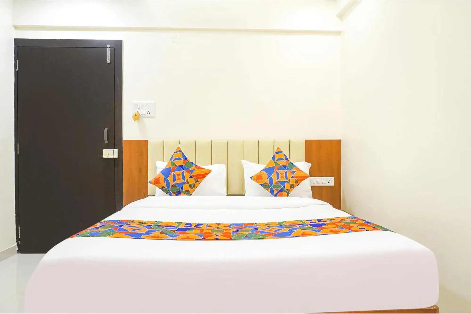 Bed in FabHotel Majestic Luxurious - Nr Rajaram Bhiku Pathare Stadium Bed in FabHotel Majestic Luxurious - Nr Rajaram Bhiku Pathare Stadium