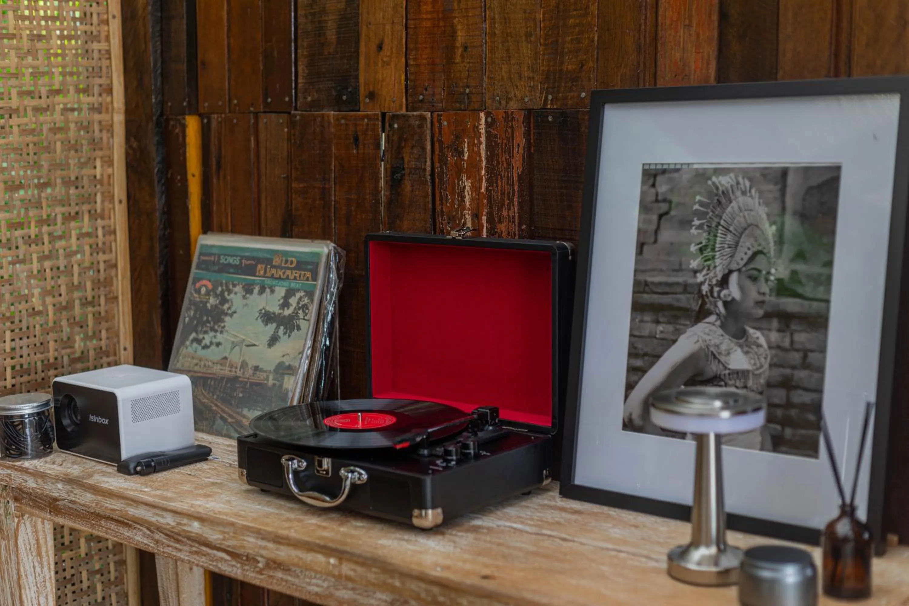 TV and multimedia in Calidas Hill