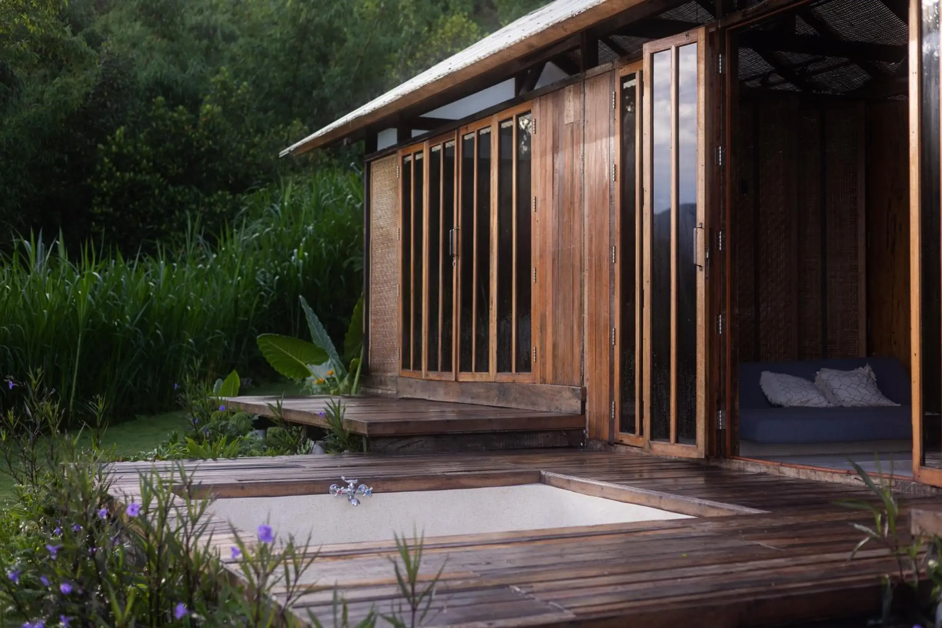 Property building in Calidas Hill Property building in Calidas Hill