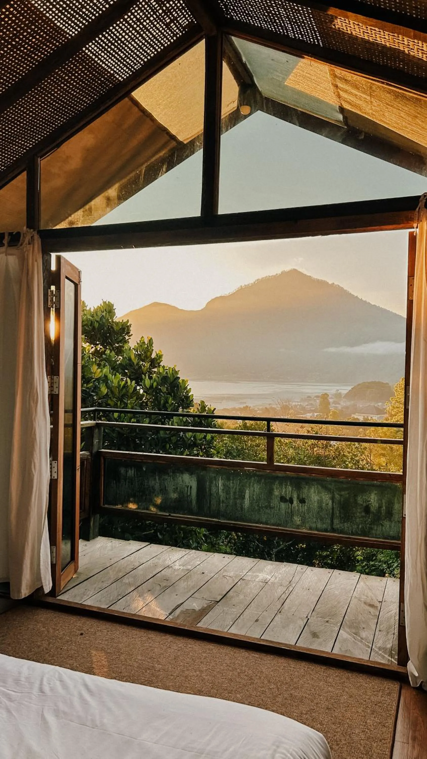 View (from property/room), Bed in Calidas Hill