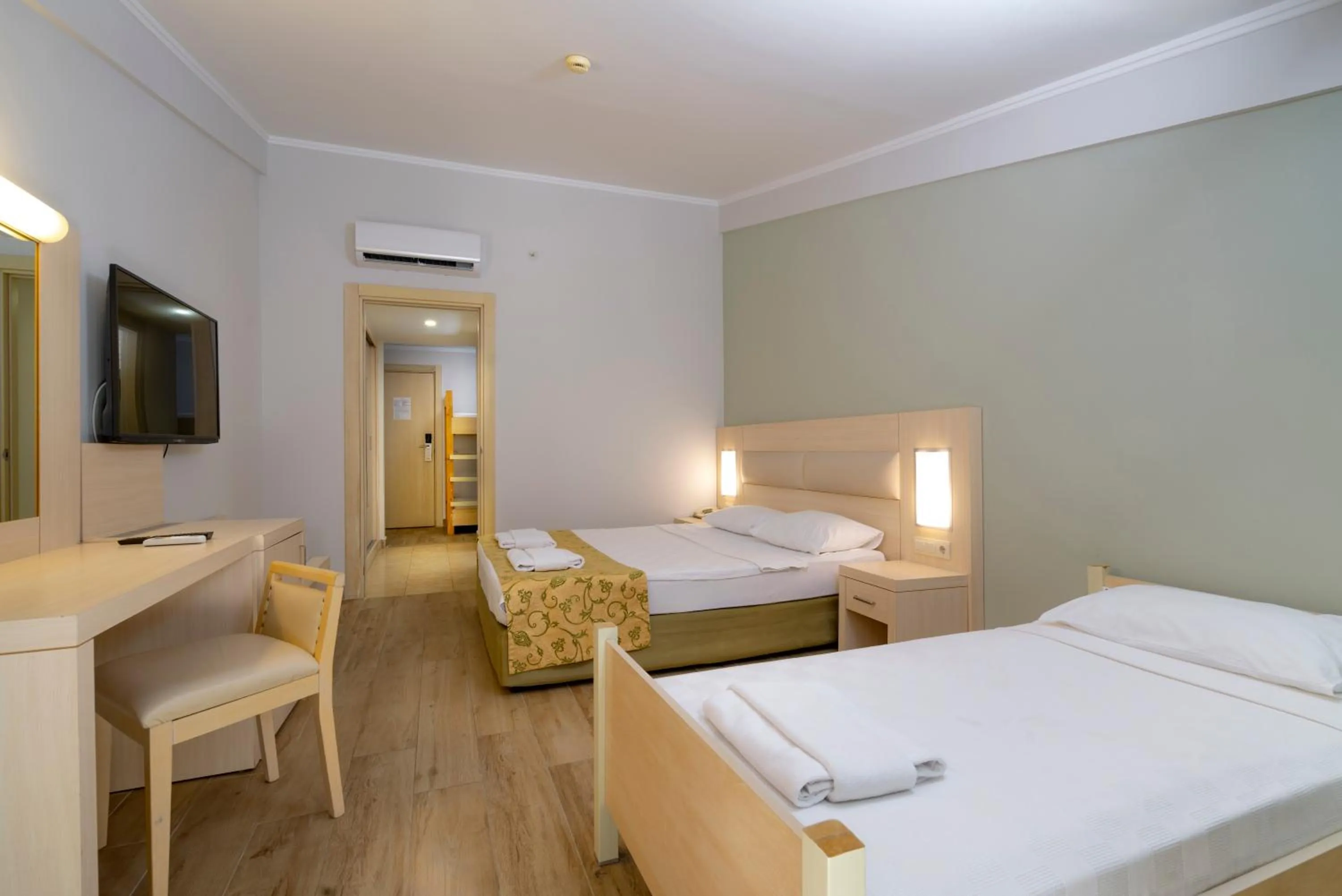 Photo of the whole room, Bed in White Lilyum Hotel - All Inclusive