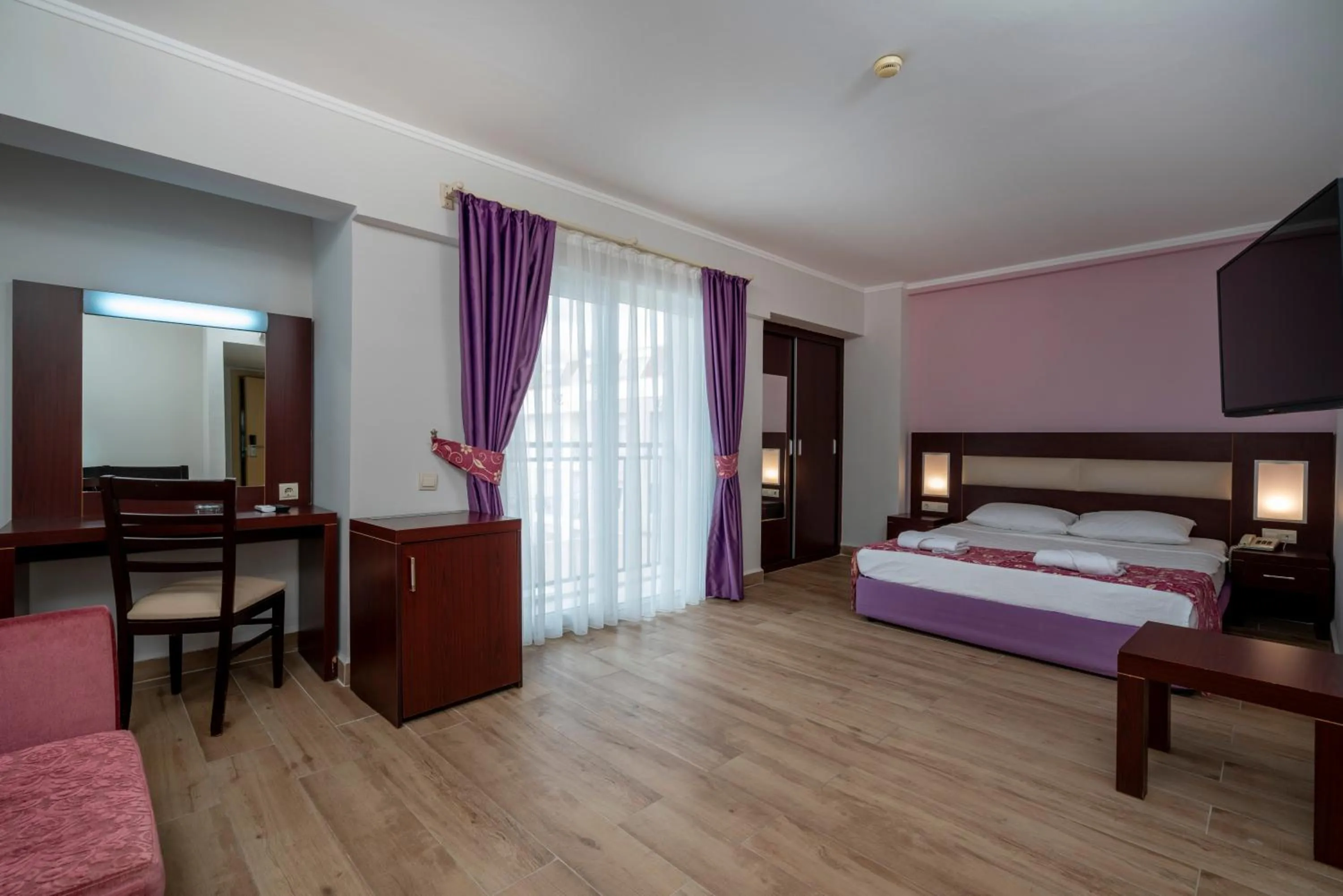 Photo of the whole room, Bed in White Lilyum Hotel - All Inclusive