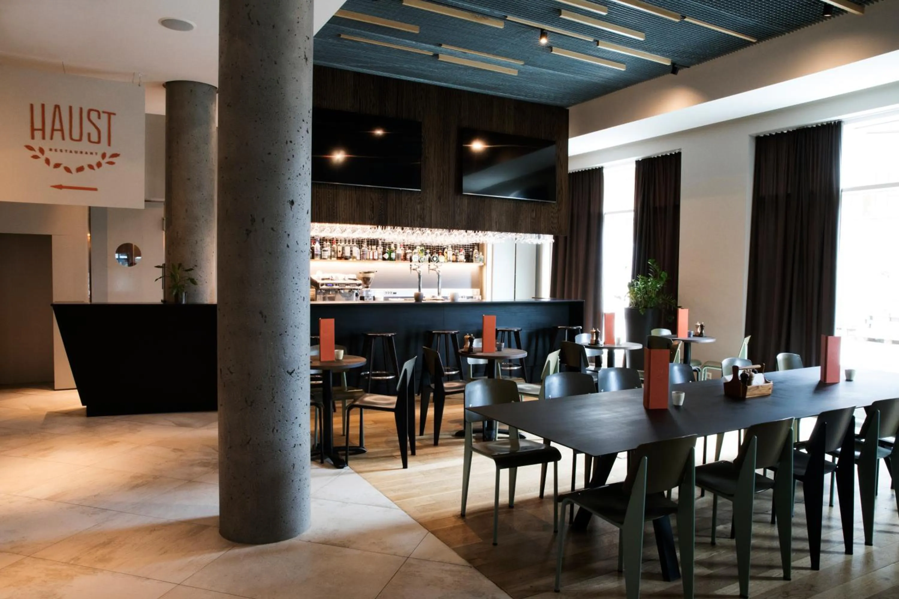 Lounge or bar in Fosshotel Reykjavík