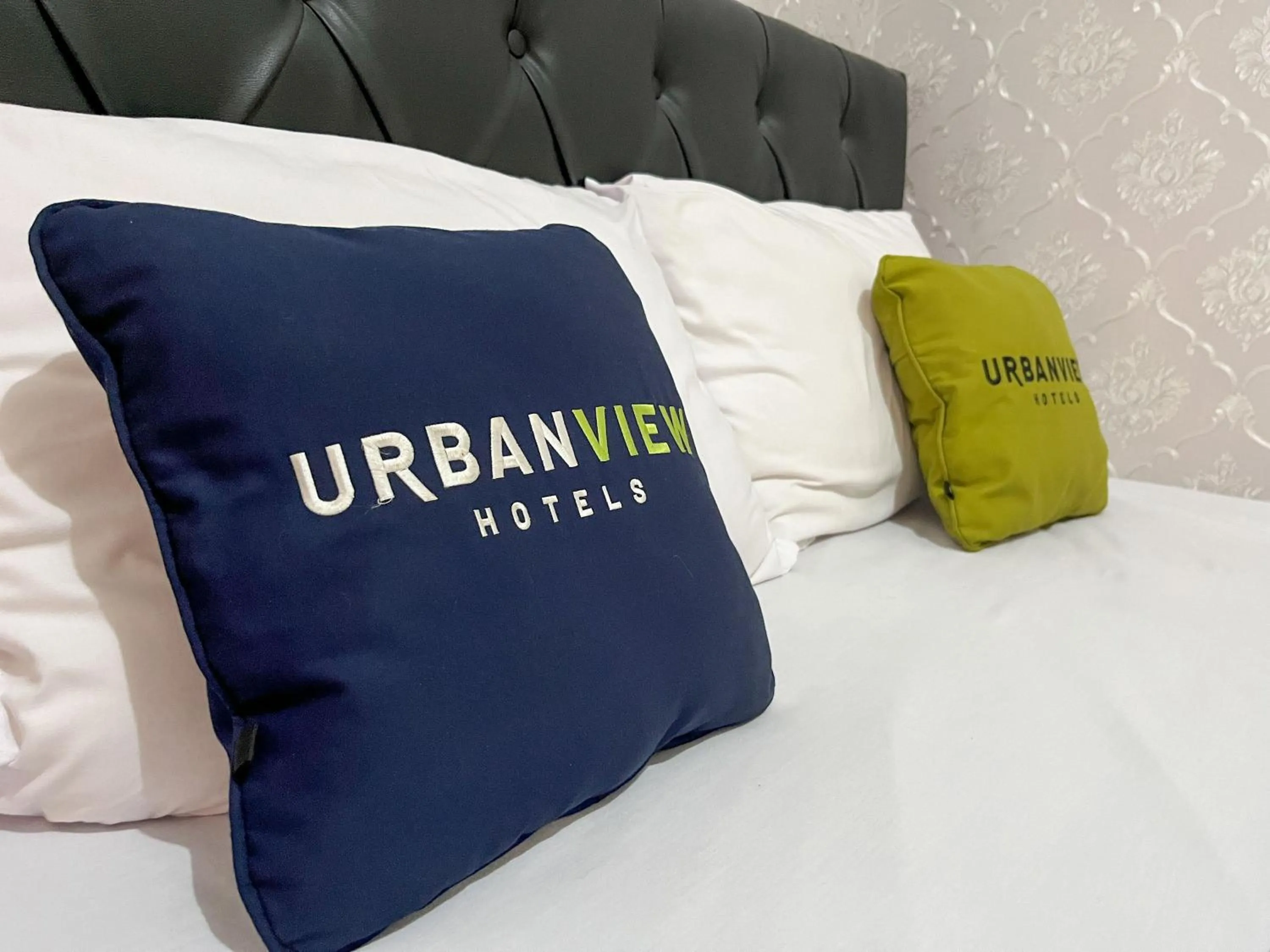 Bed in Urbanview Syariah Hotel Kanigara Batu