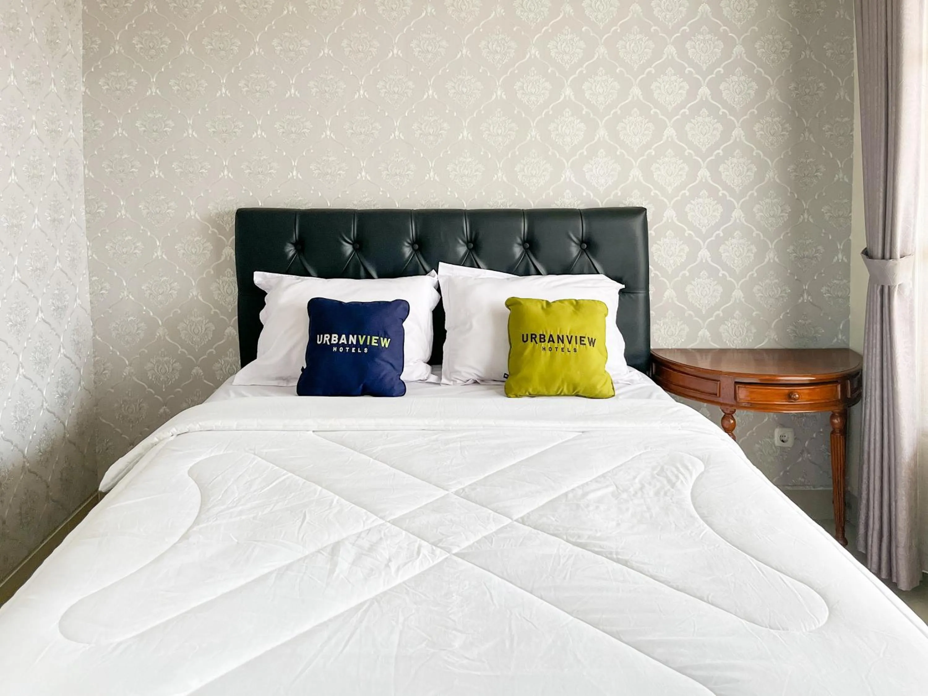 Bed in Urbanview Syariah Hotel Kanigara Batu