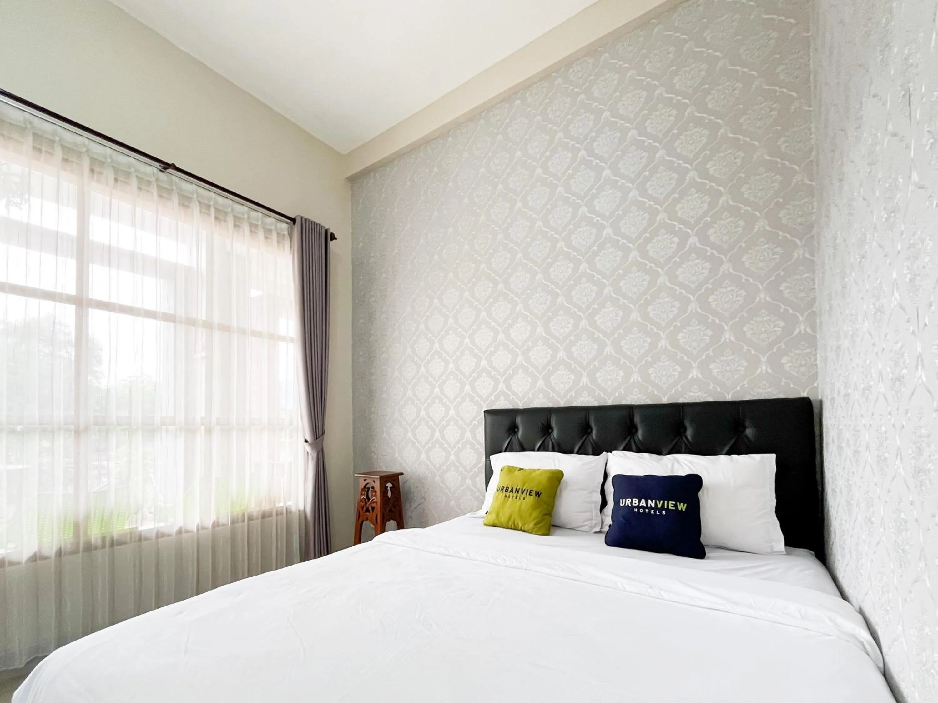 Bed in Urbanview Syariah Hotel Kanigara Batu