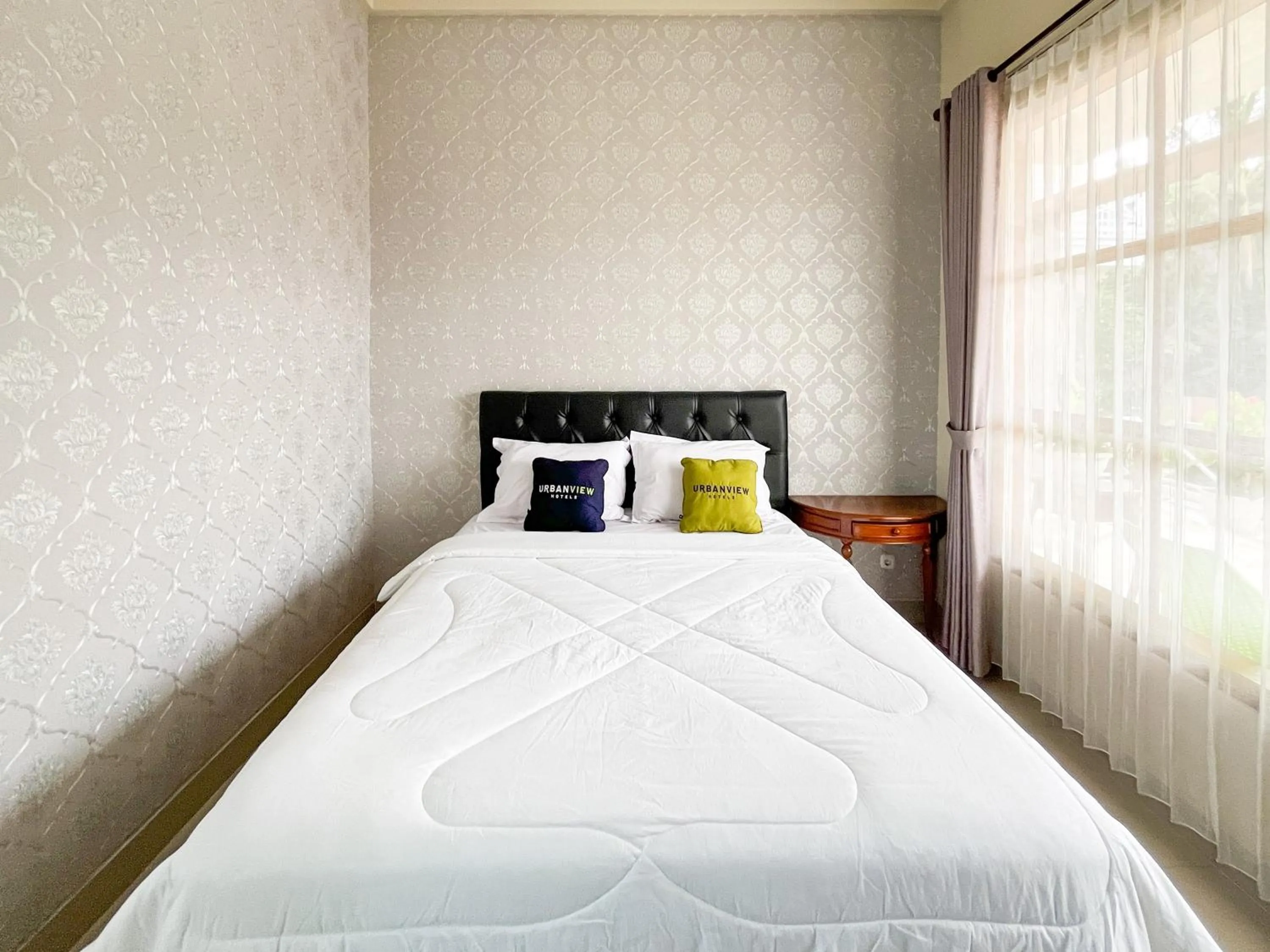 Bed in Urbanview Syariah Hotel Kanigara Batu