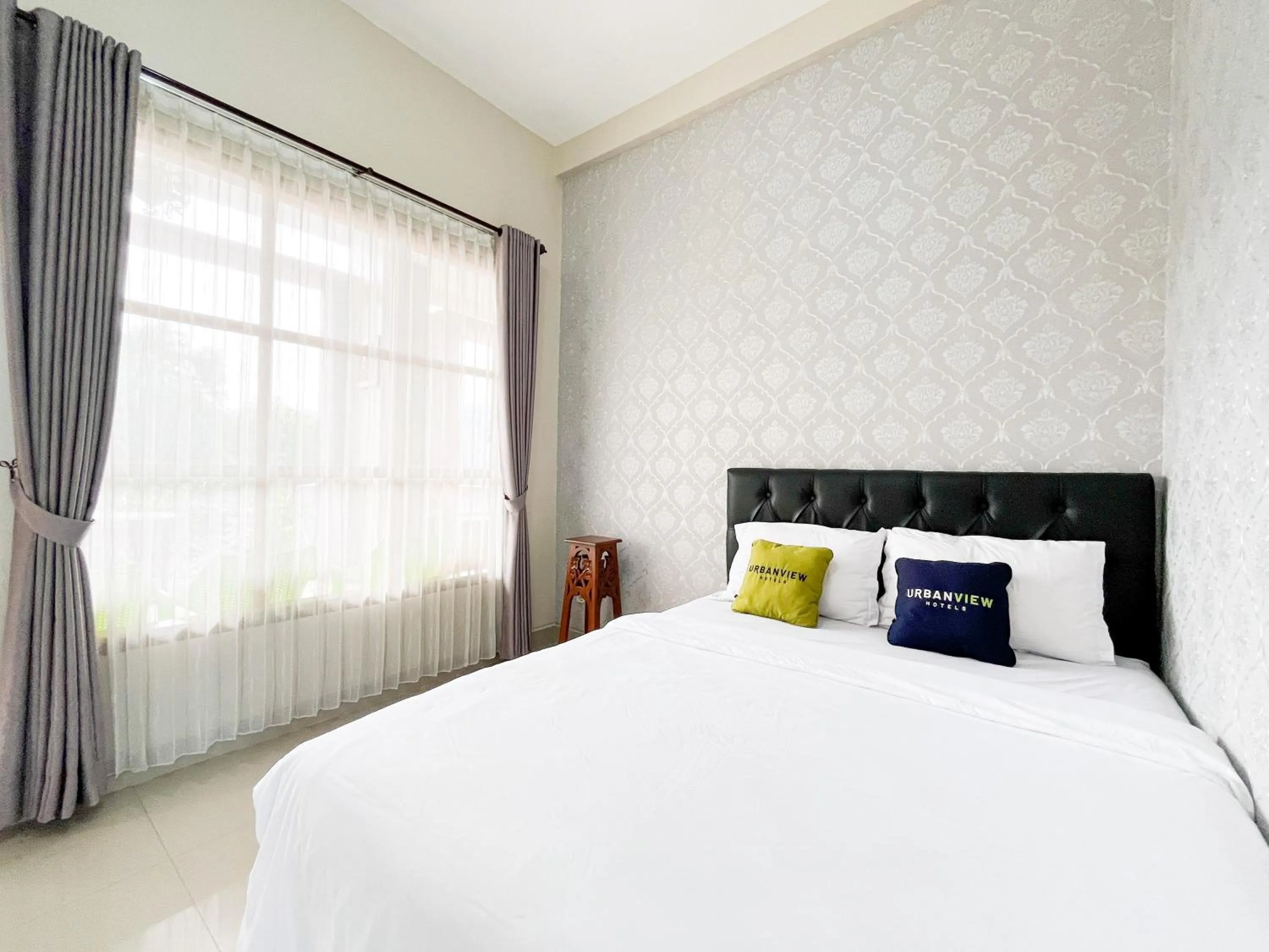 Bed in Urbanview Syariah Hotel Kanigara Batu