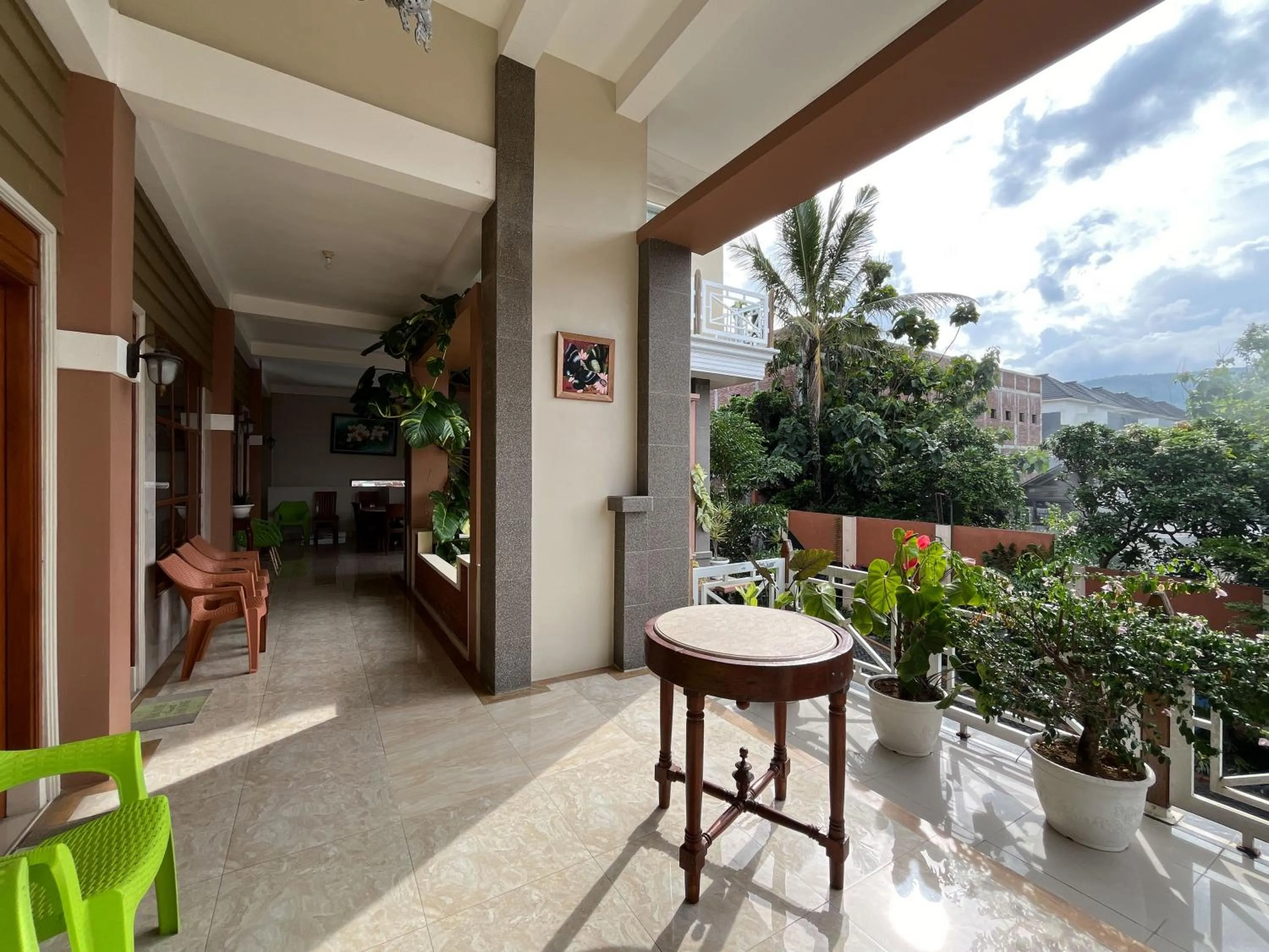 Balcony/Terrace in Urbanview Syariah Hotel Kanigara Batu