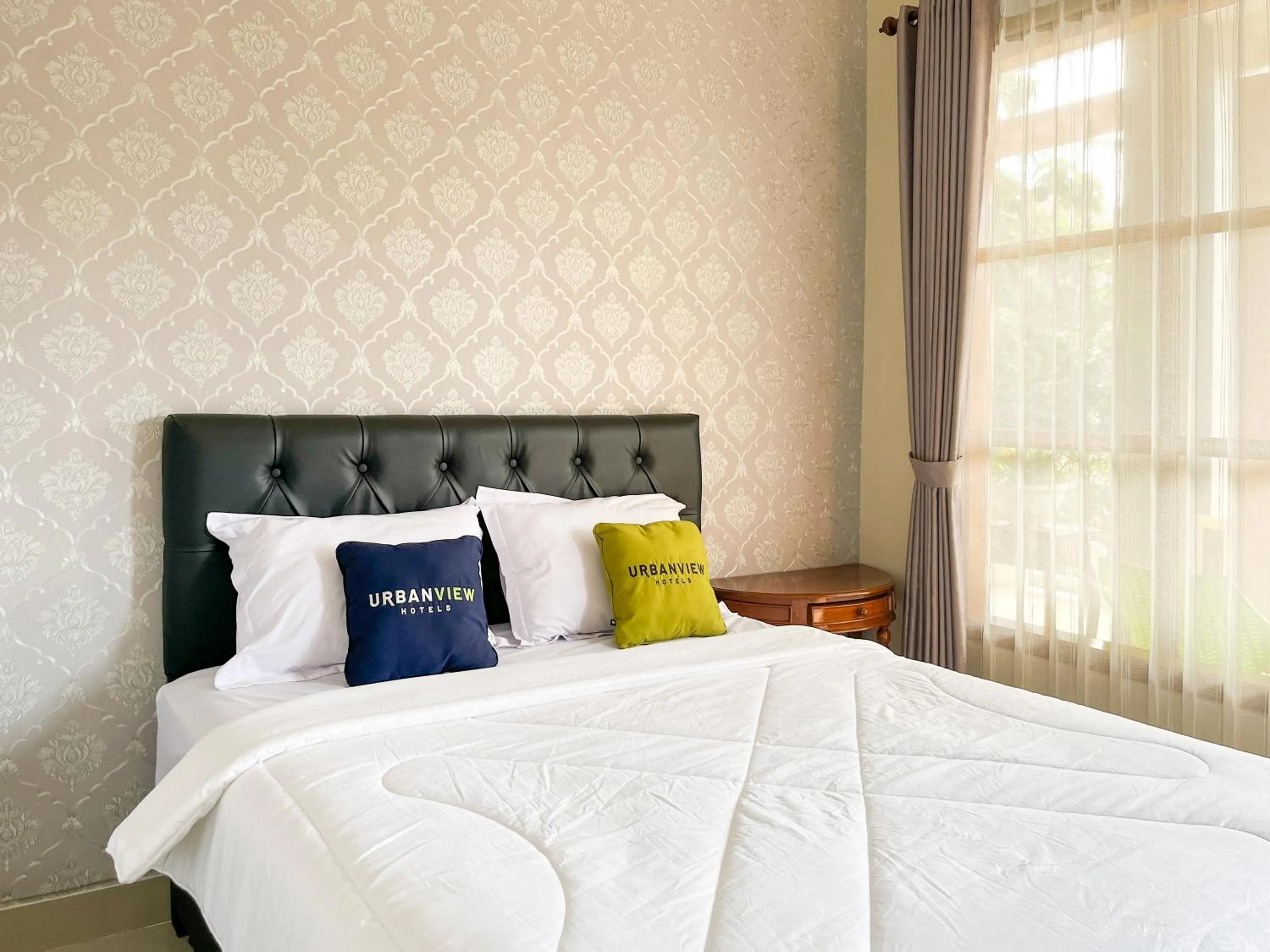Bed in Urbanview Syariah Hotel Kanigara Batu