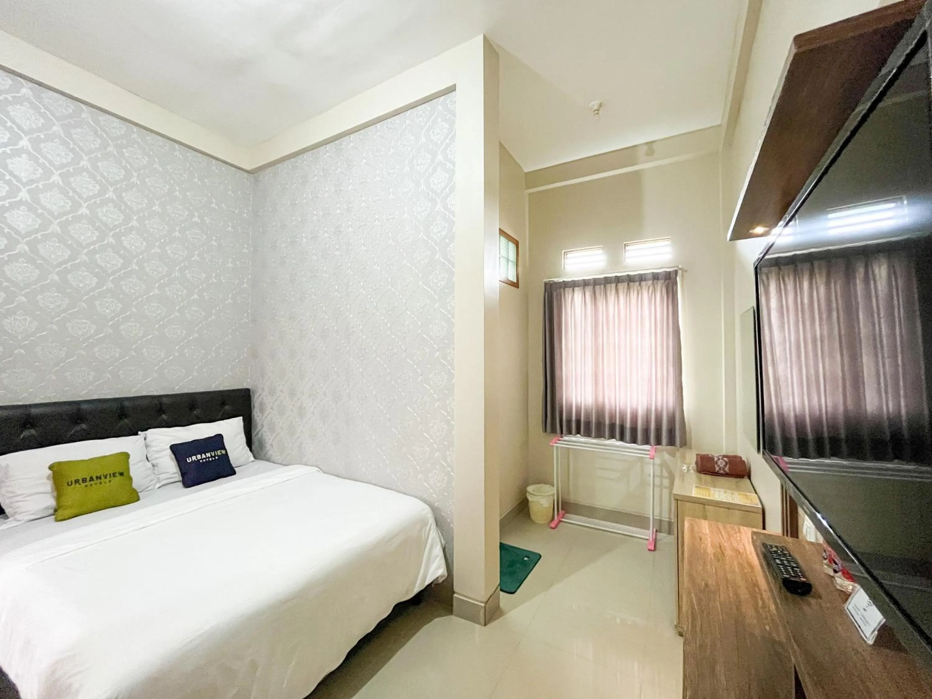 Bed in Urbanview Syariah Hotel Kanigara Batu