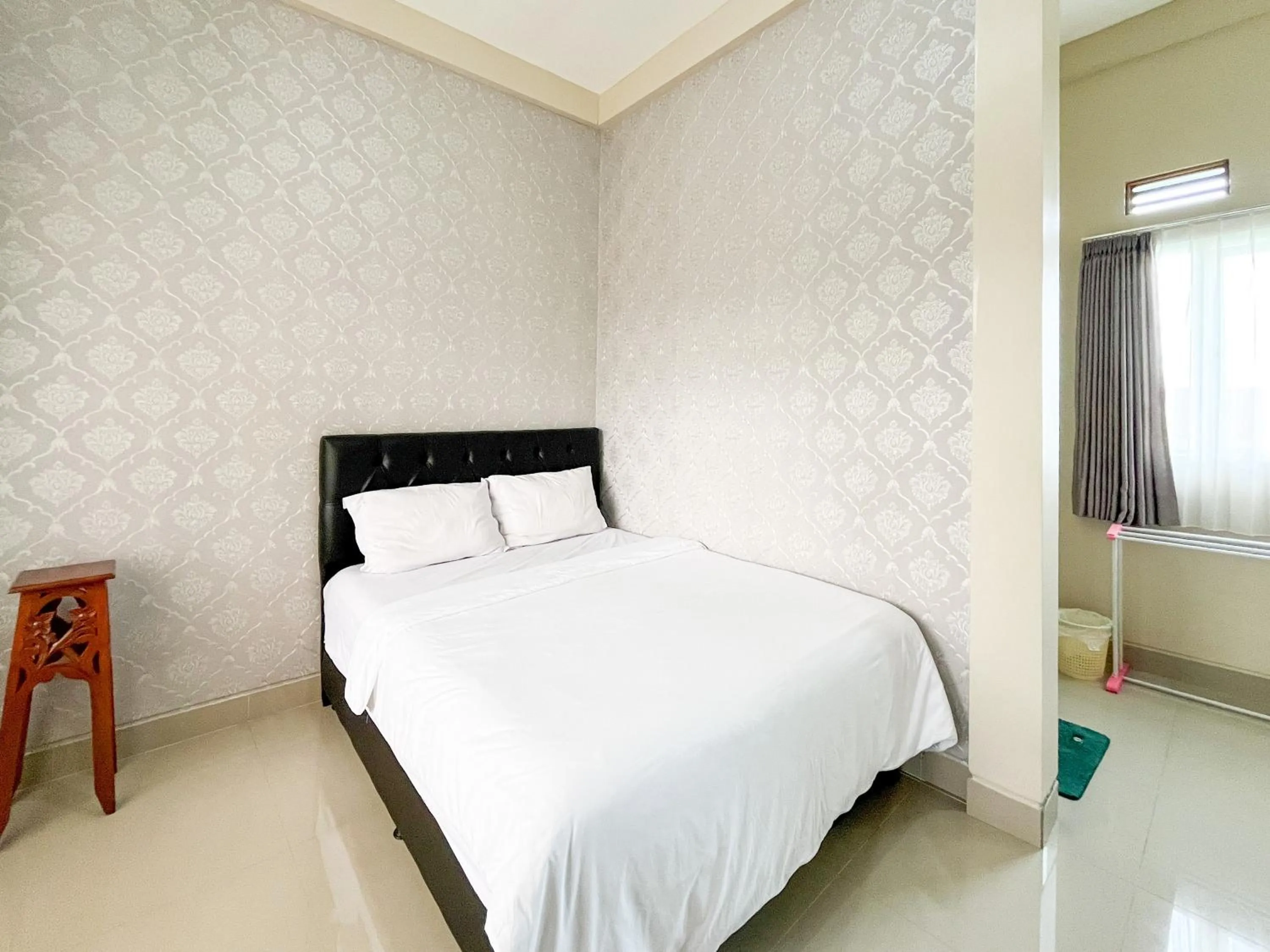 Bed in Urbanview Syariah Hotel Kanigara Batu