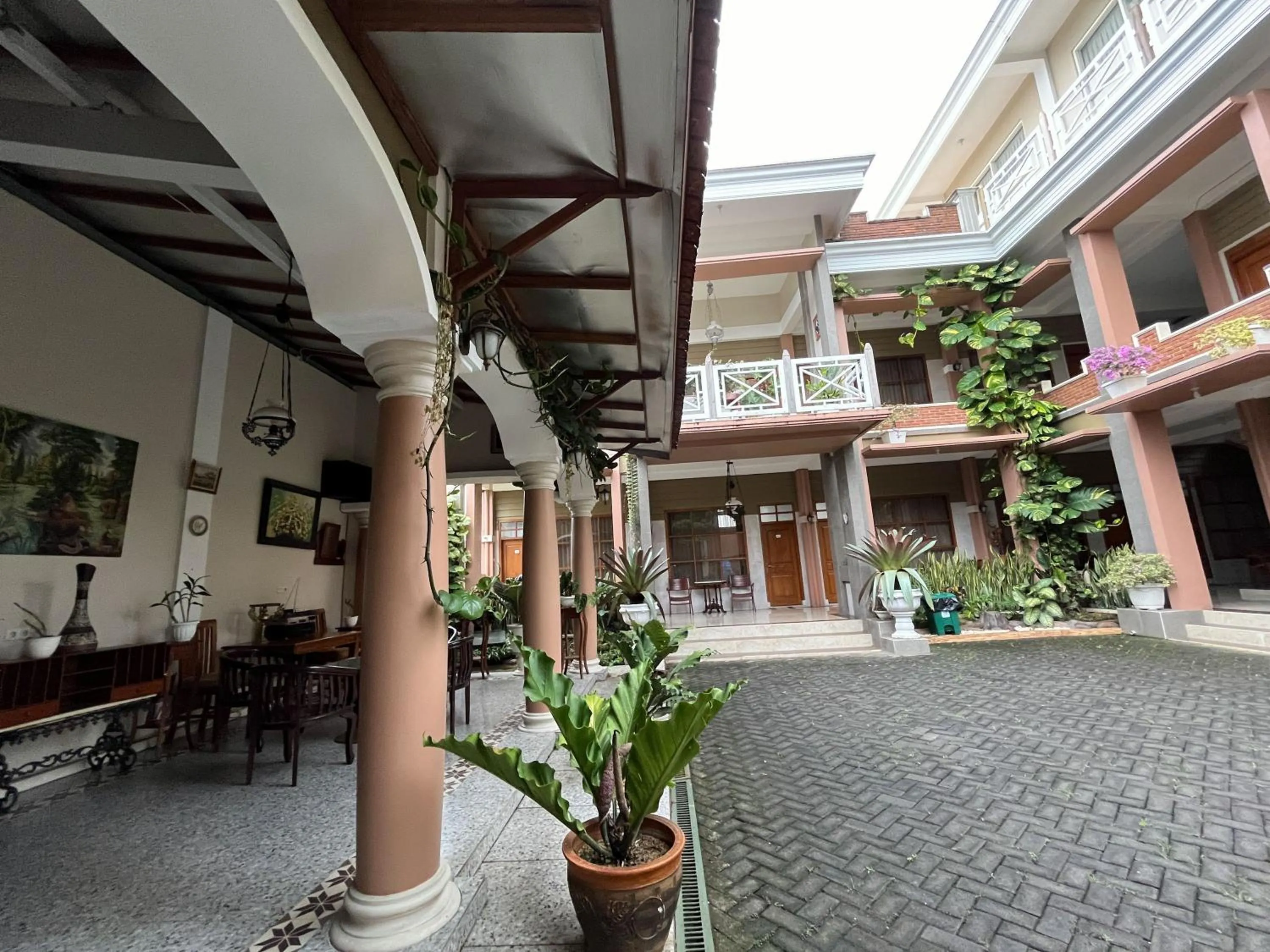 Property building in Urbanview Syariah Hotel Kanigara Batu
