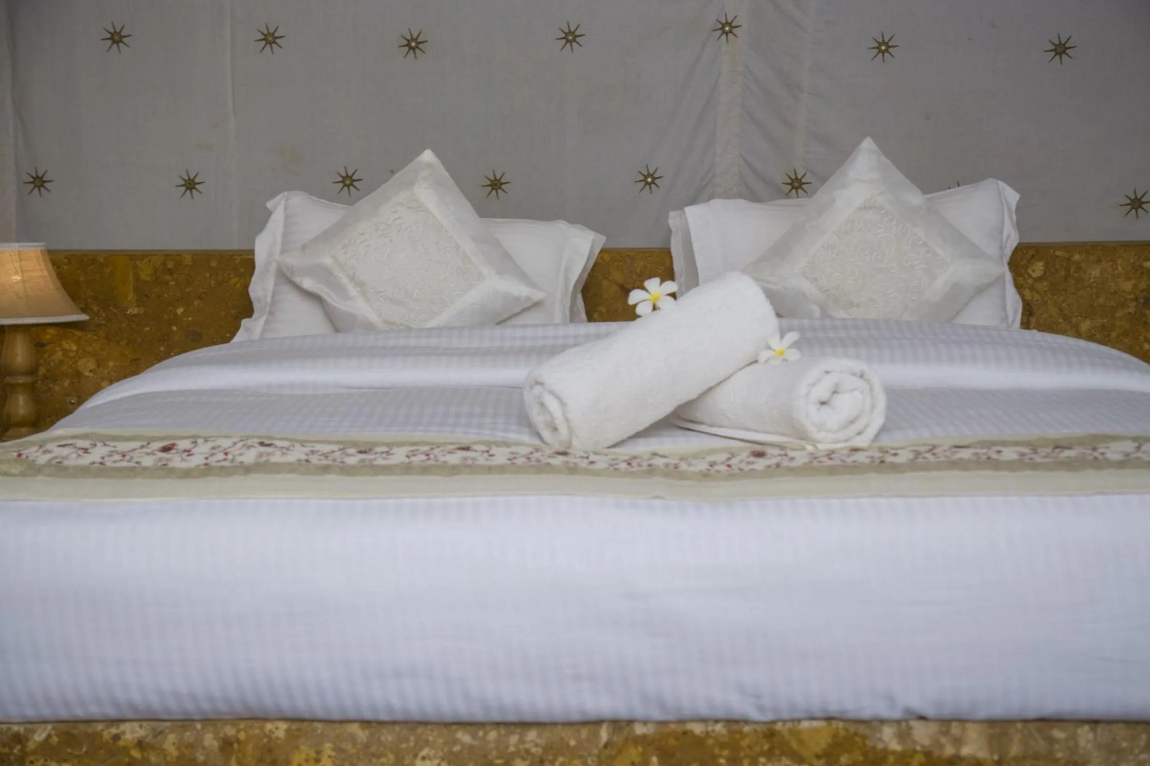 Bed in The Mama's Resort & Camp