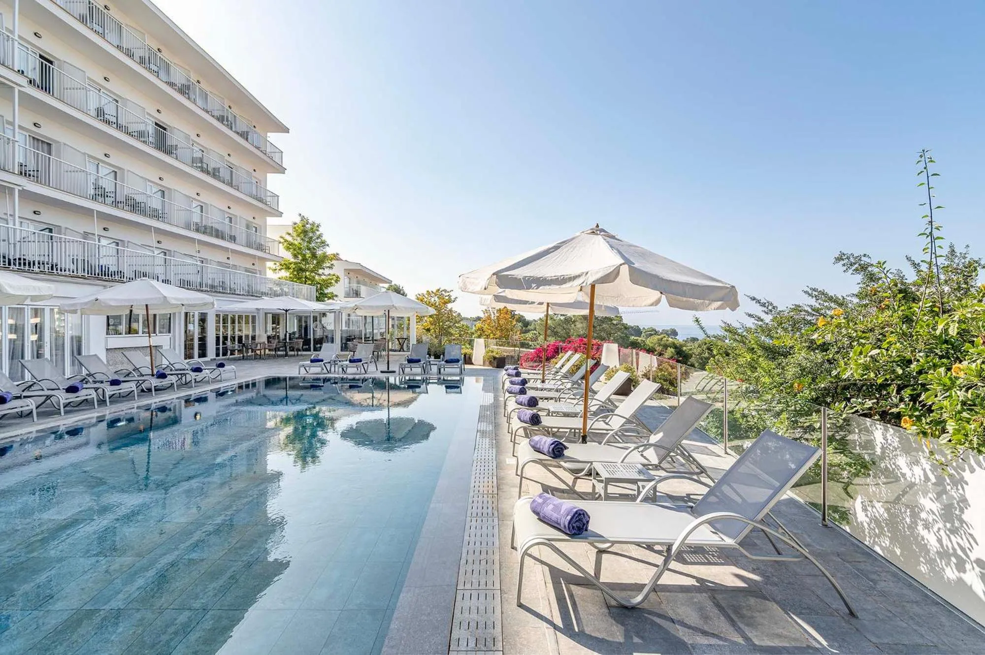 Swimming pool in Exe Portals Nous