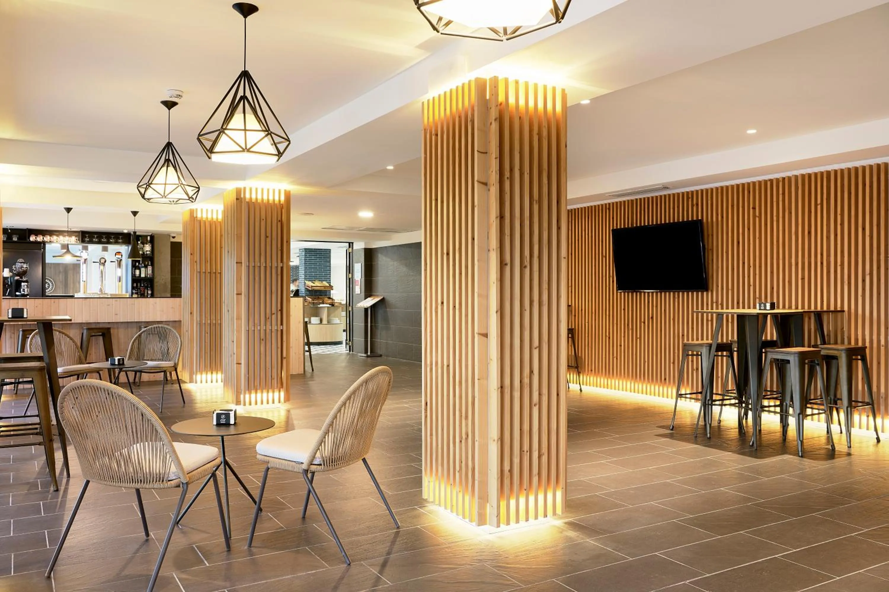 Restaurant/places to eat in Exe Portals Nous