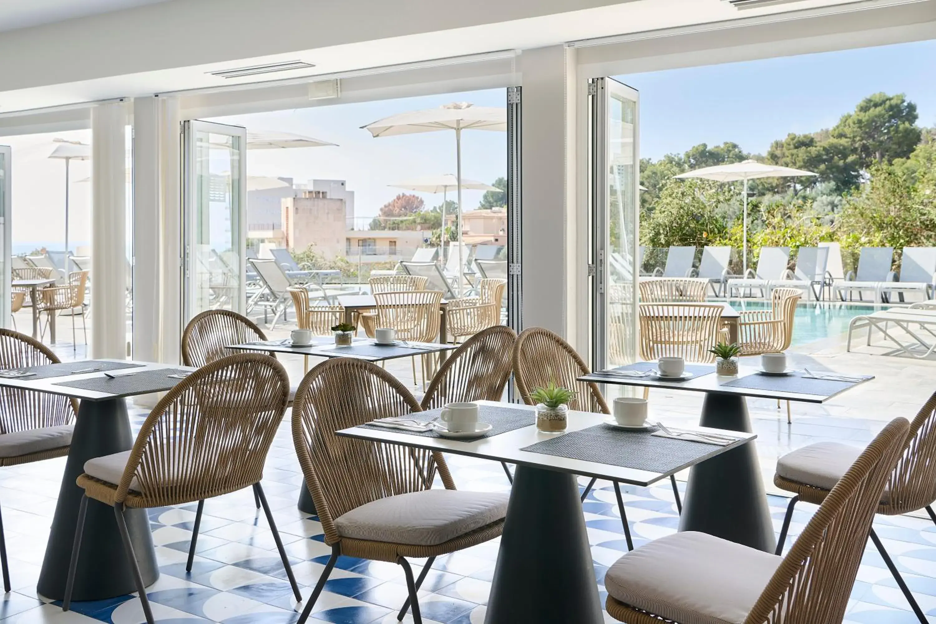 Restaurant/places to eat in Exe Portals Nous Restaurant/places to eat in Exe Portals Nous