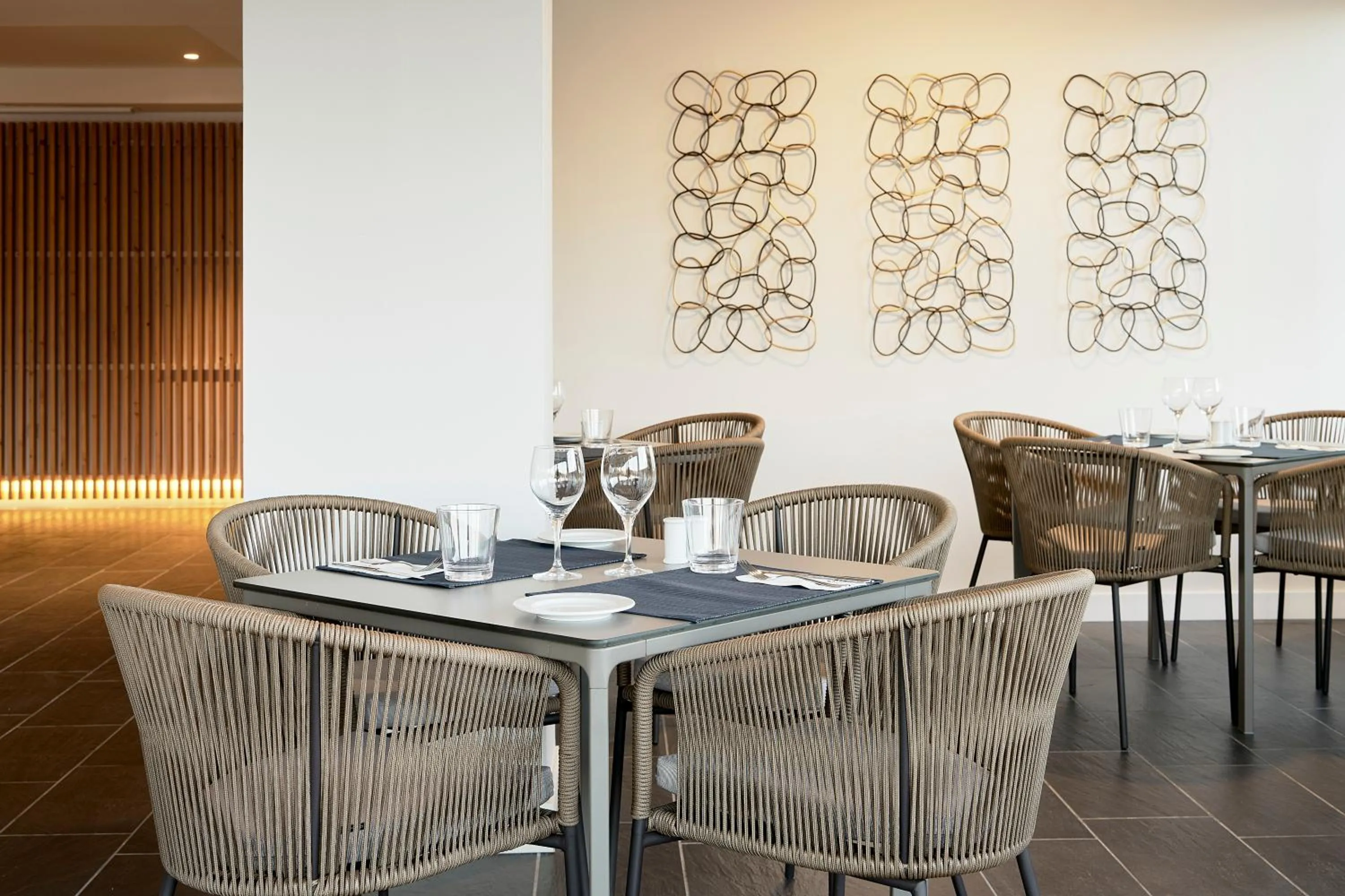 Restaurant/places to eat in Exe Portals Nous