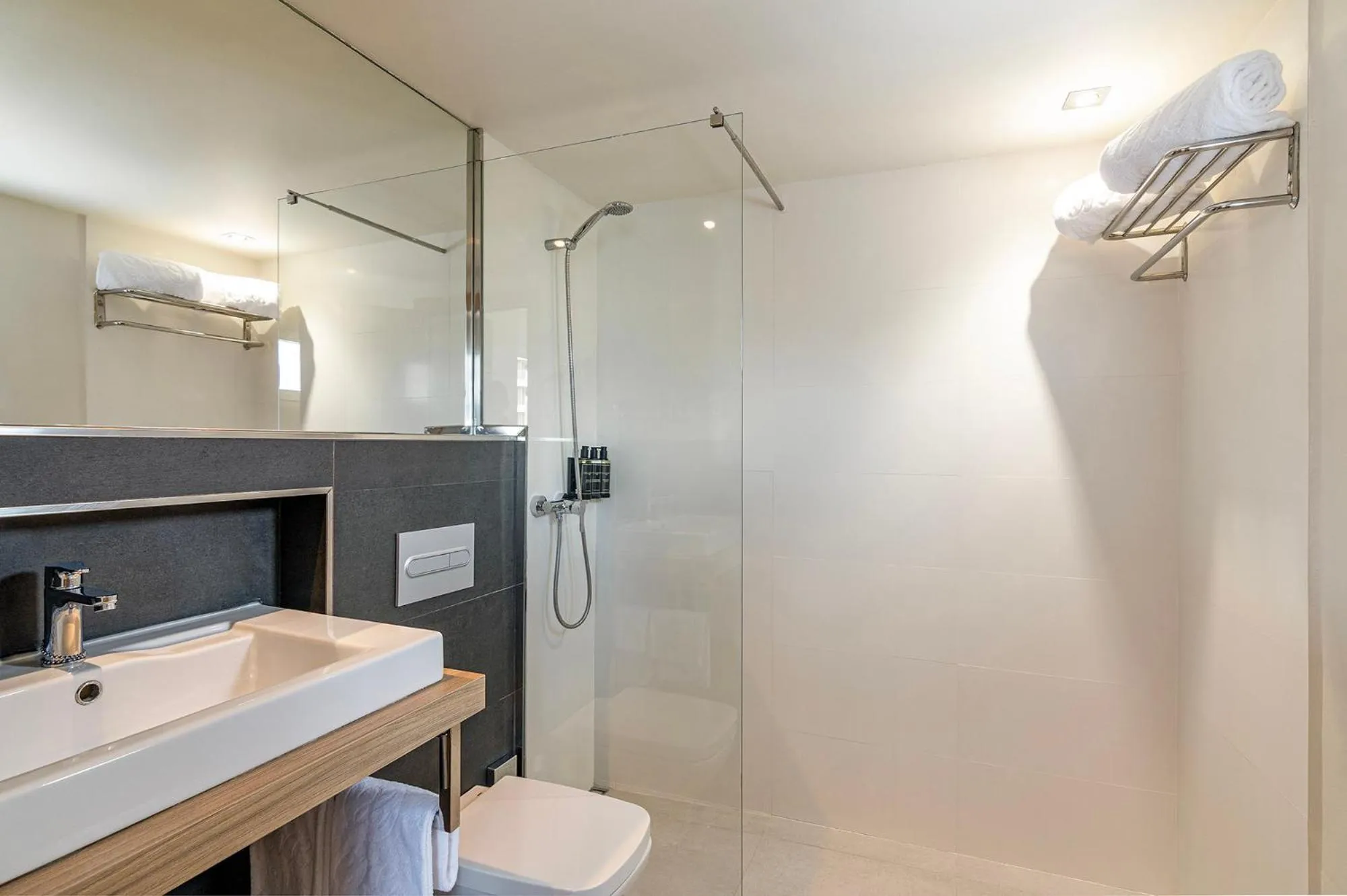 Shower in Exe Portals Nous