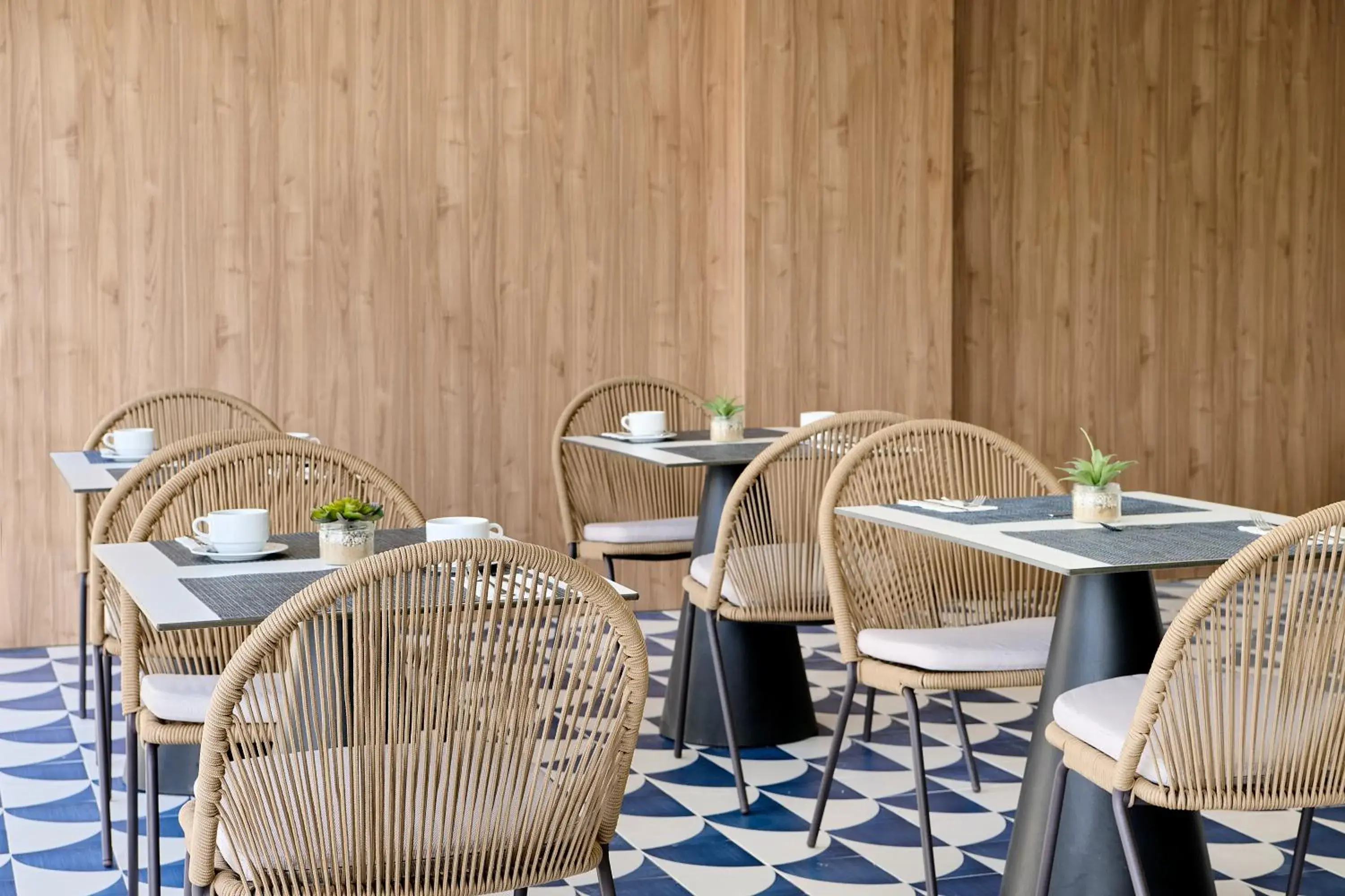 Restaurant/places to eat in Exe Portals Nous Restaurant/places to eat in Exe Portals Nous