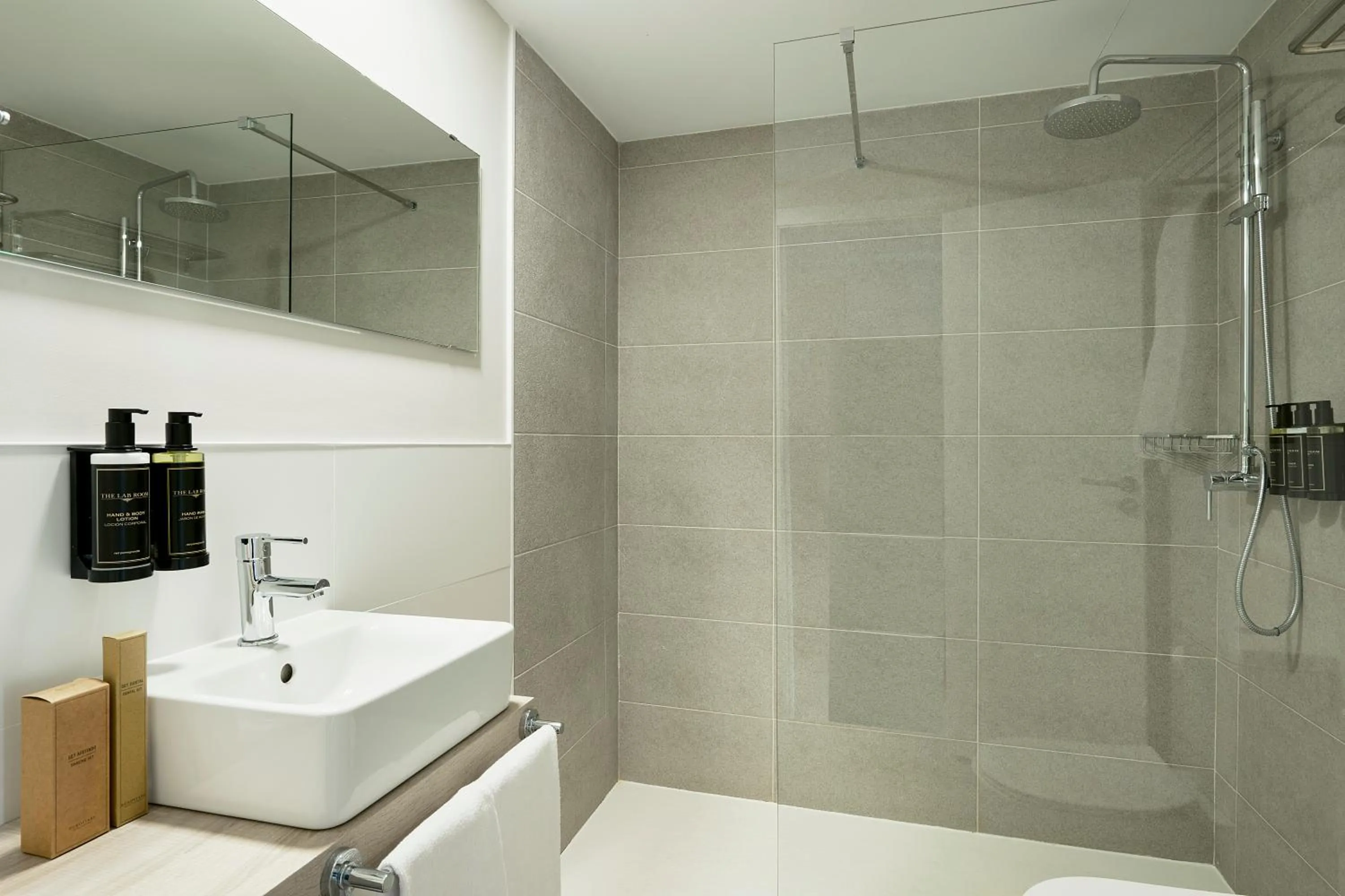 Shower in Exe Portals Nous