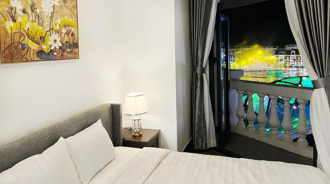 Family Room with Balcony in Legacy Hotel - Grand World Phú Quốc Family Room with Balcony in Legacy Hotel - Grand World Phú Quốc