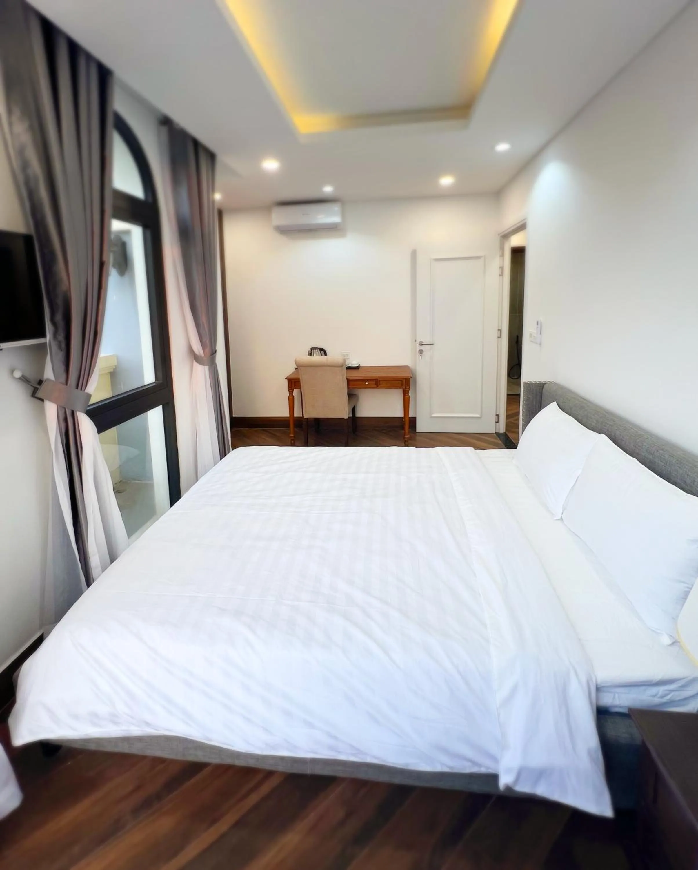 Bedroom, Bed in Legacy Hotel - Grand World Phú Quốc