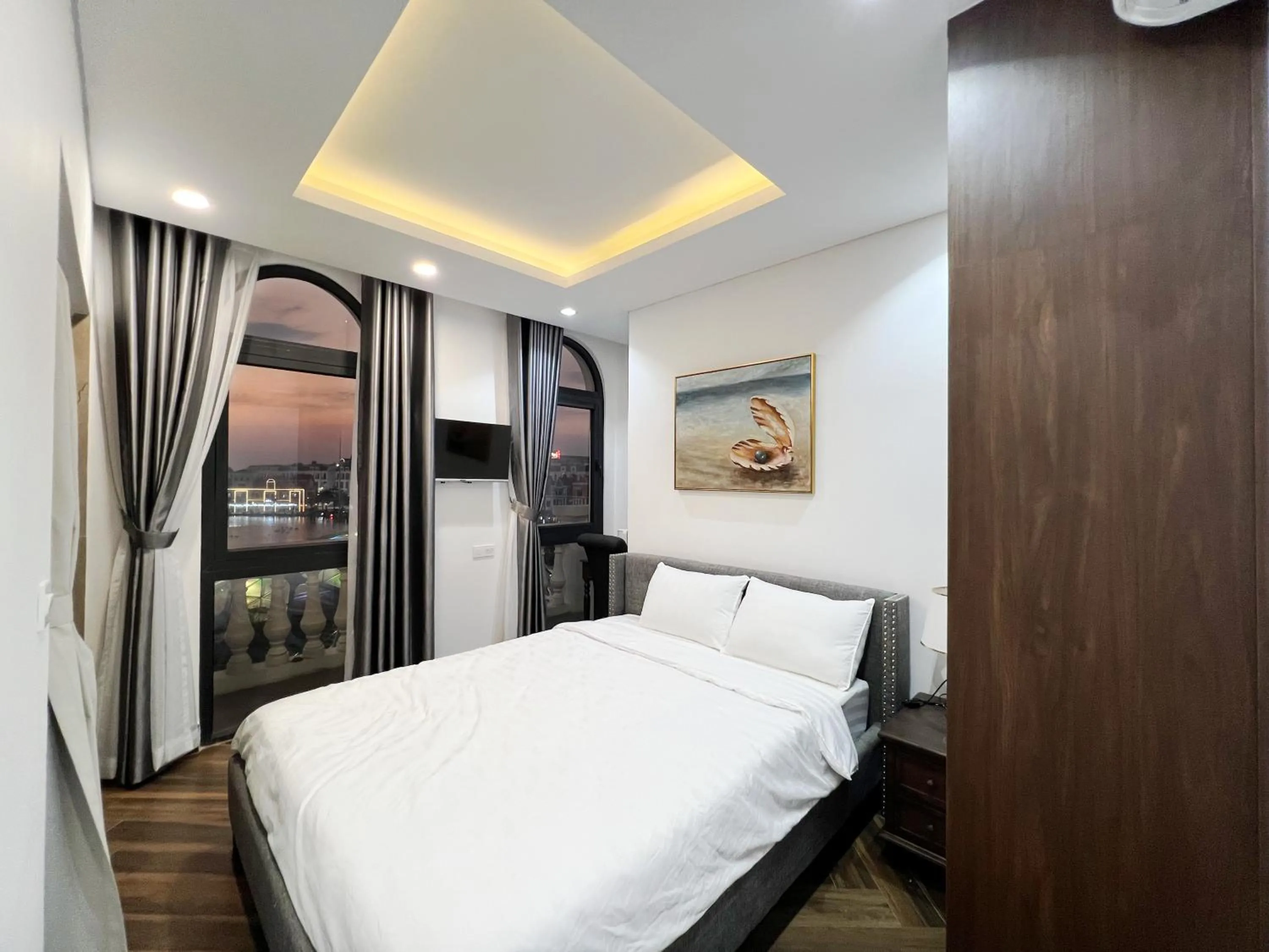 Photo of the whole room, Bed in Legacy Hotel - Grand World Phú Quốc