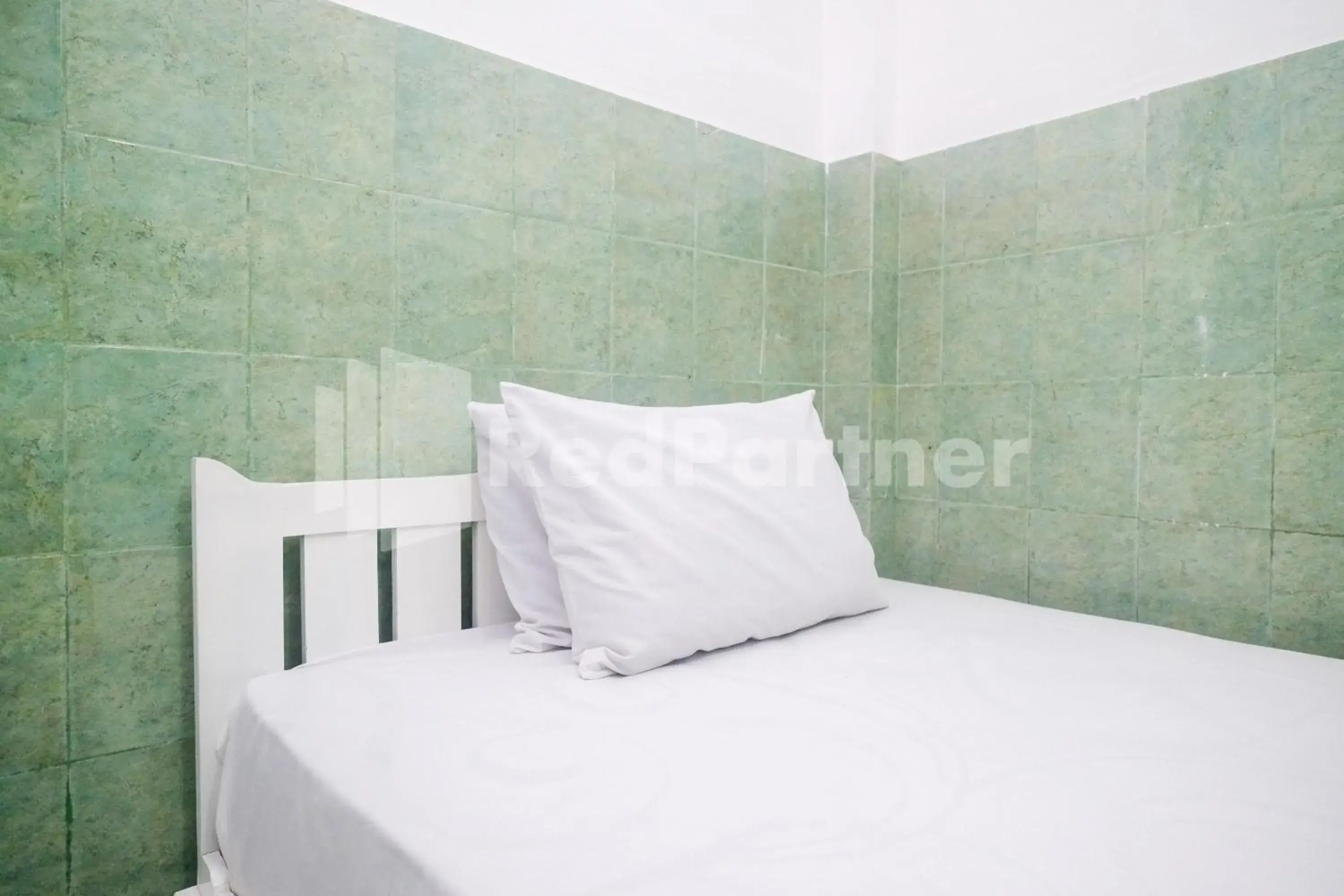 Twin Room in Kostel Satu Semarang RedPartner Twin Room in Kostel Satu Semarang RedPartner