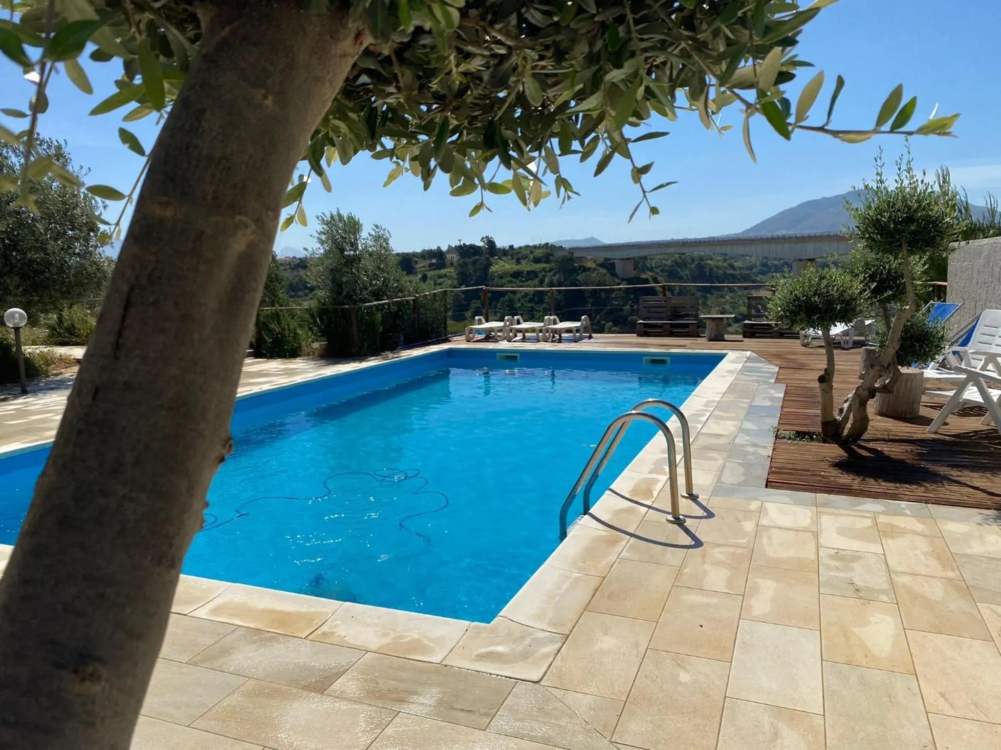 Swimming pool in B&B Pelagos