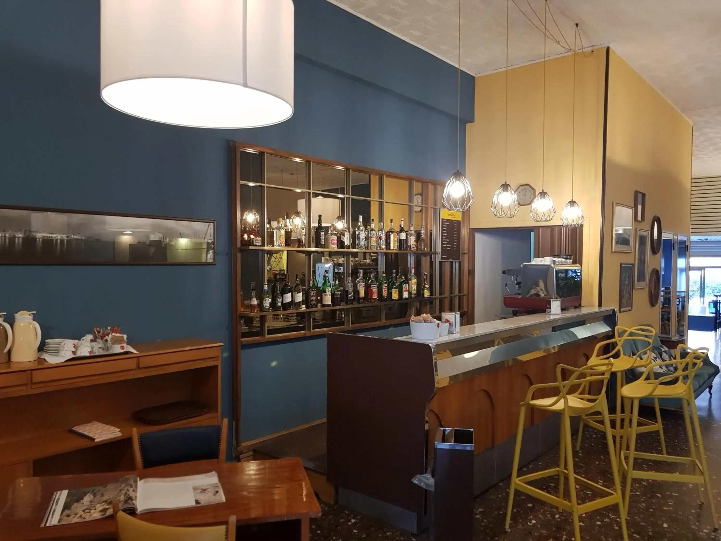 Lounge or bar in ibis styles Trani Lounge or bar in ibis styles Trani