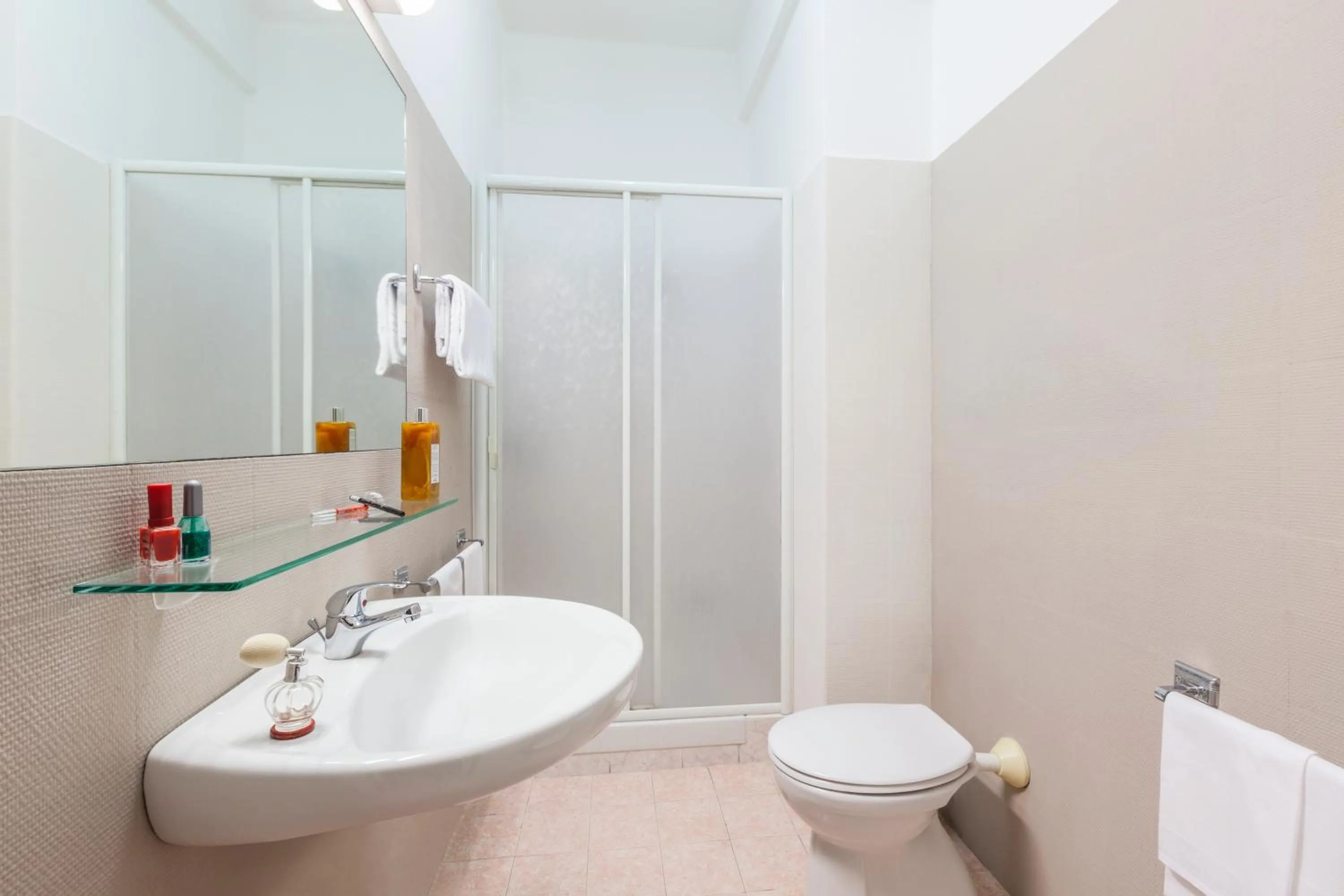 Bathroom in ibis styles Trani