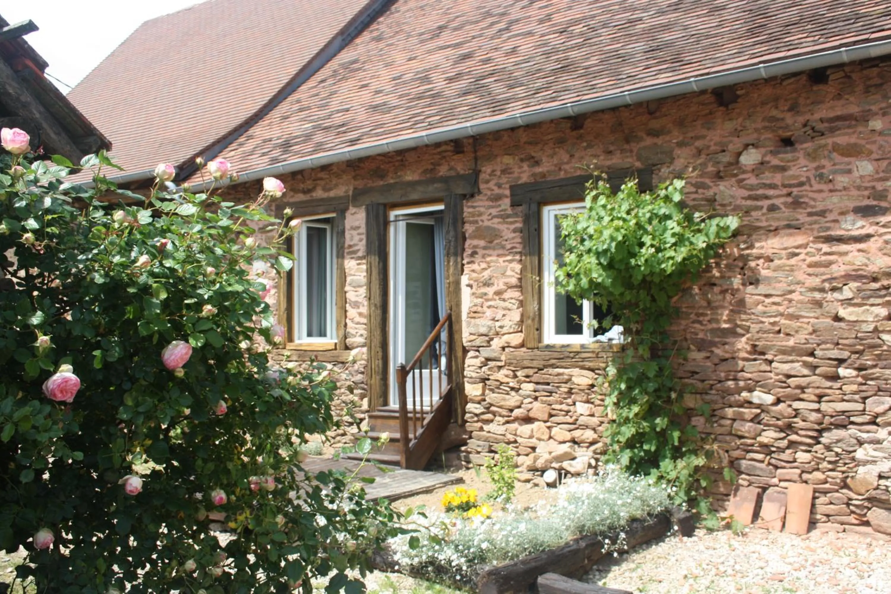 Inner courtyard view in B&B Le Relais de Chantecor
