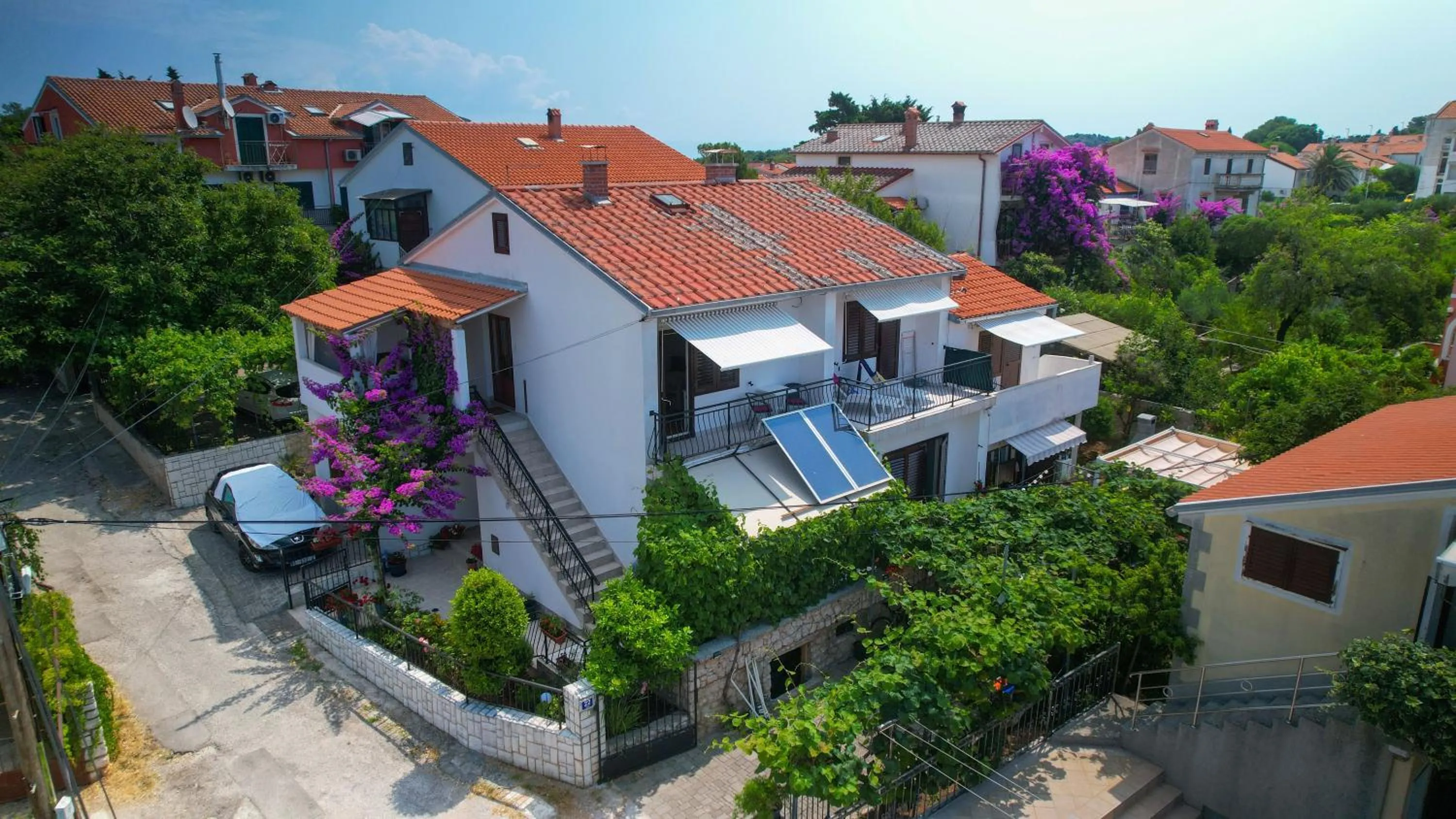 Two-Bedroom Apartment in Apartmani Helena1
