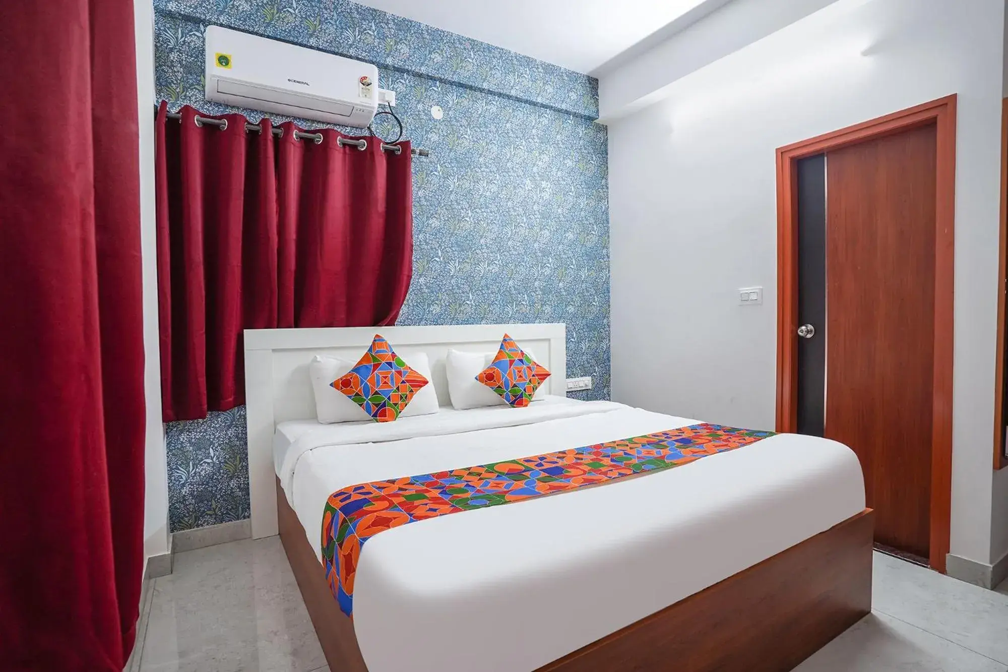 Deluxe Room - single occupancy in FabHotel Royal Platinum Suites Deluxe Room - single occupancy in FabHotel Royal Platinum Suites