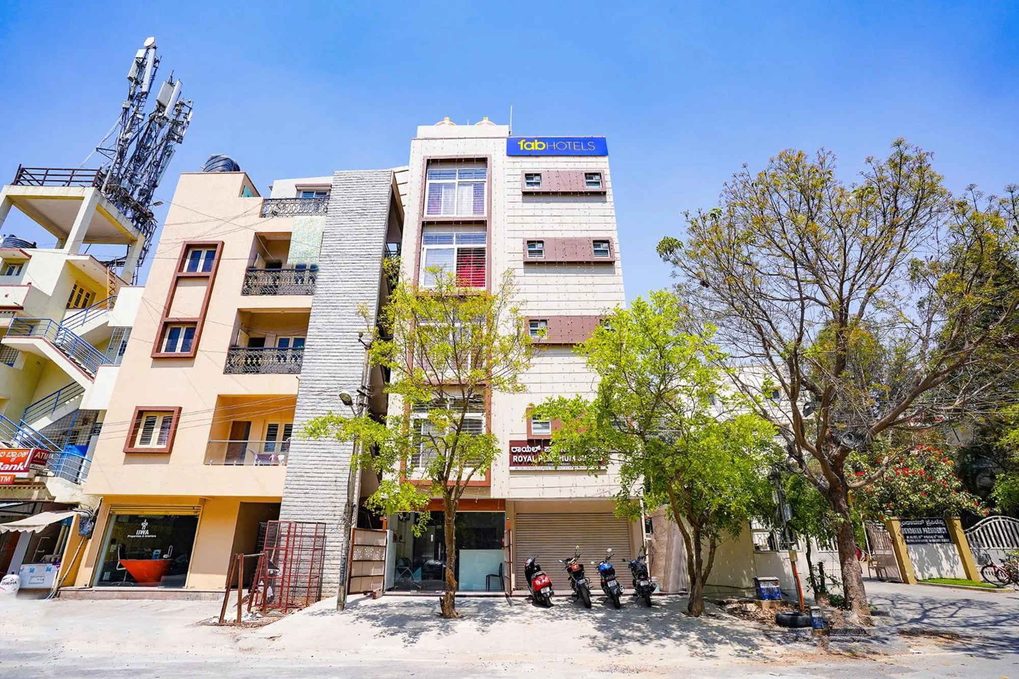 FabHotel Royal Platinum Suites