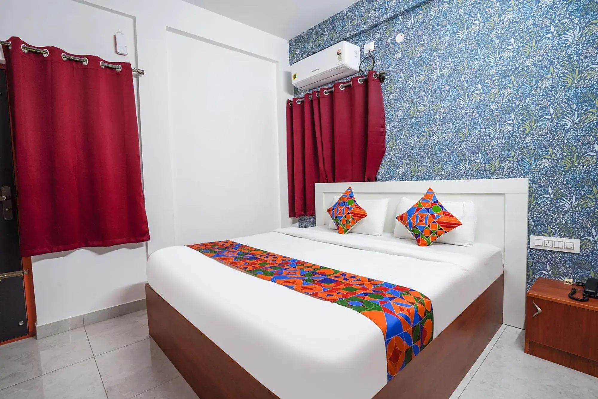 Bed in FabHotel Royal Platinum Suites Bed in FabHotel Royal Platinum Suites