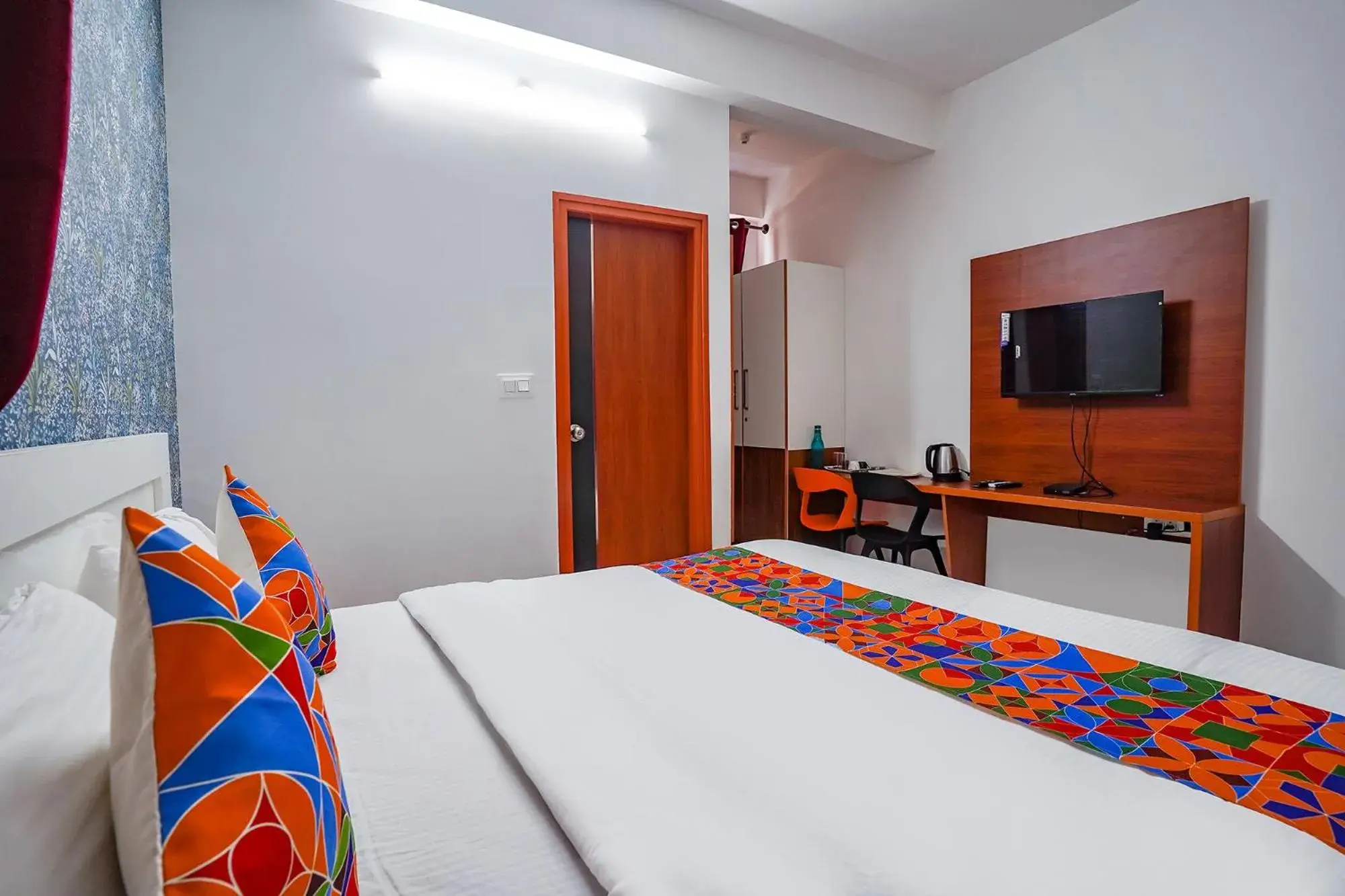Bed in FabHotel Royal Platinum Suites Bed in FabHotel Royal Platinum Suites