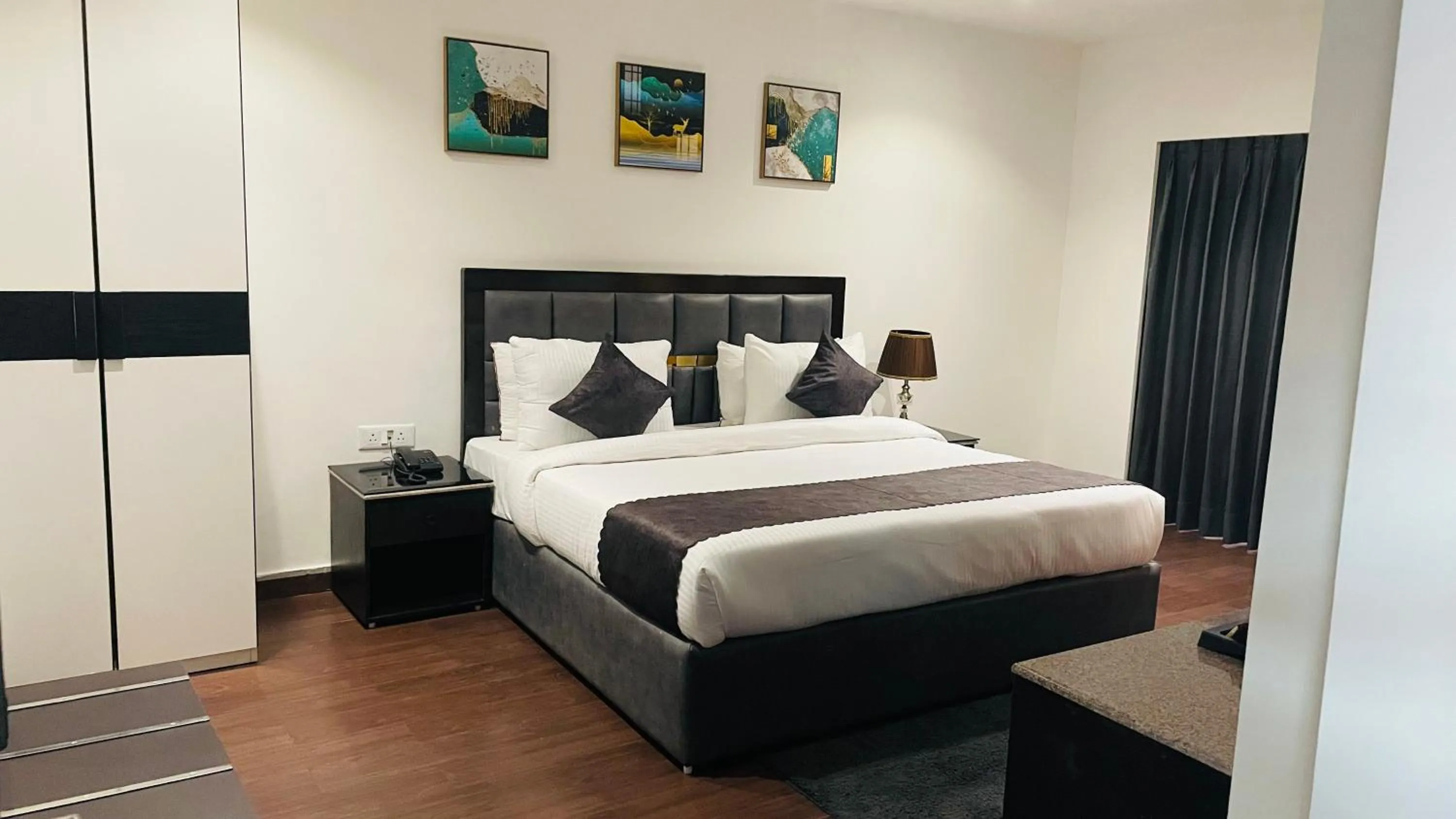 Bed in Saltstayz Select - Malcha & Chankyapuri