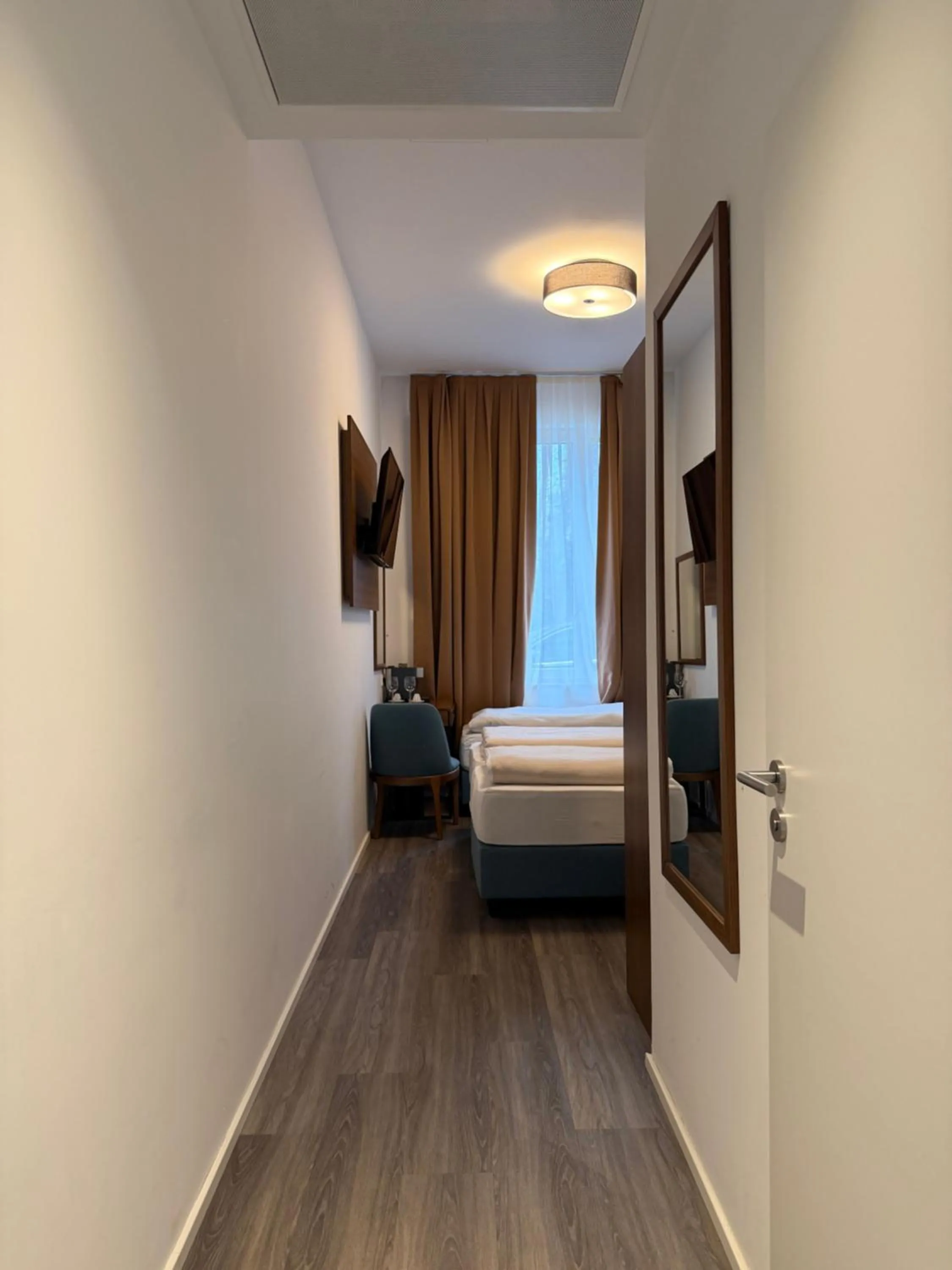 Bed in Lillys Hotel München