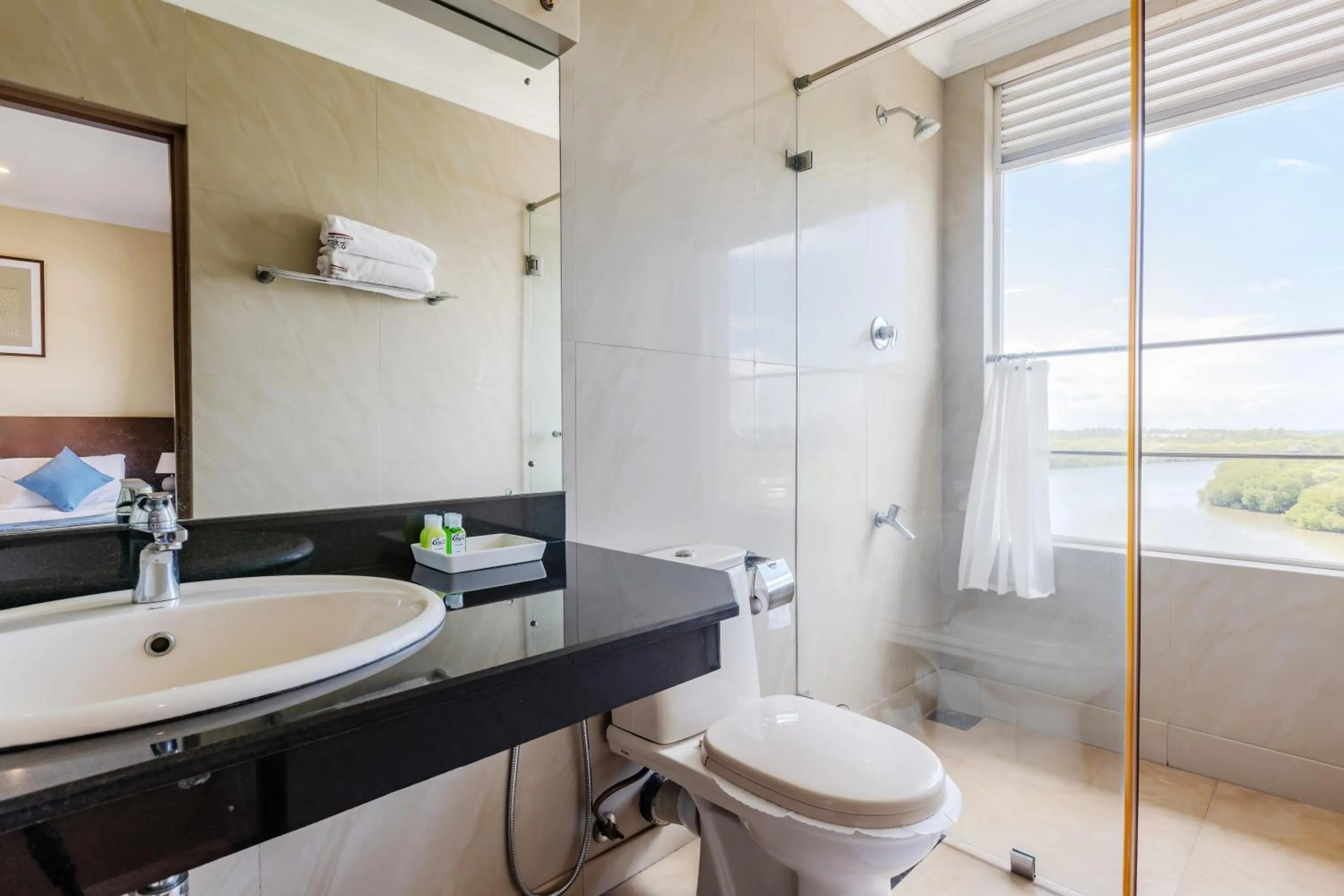 Shower in The Waterfront