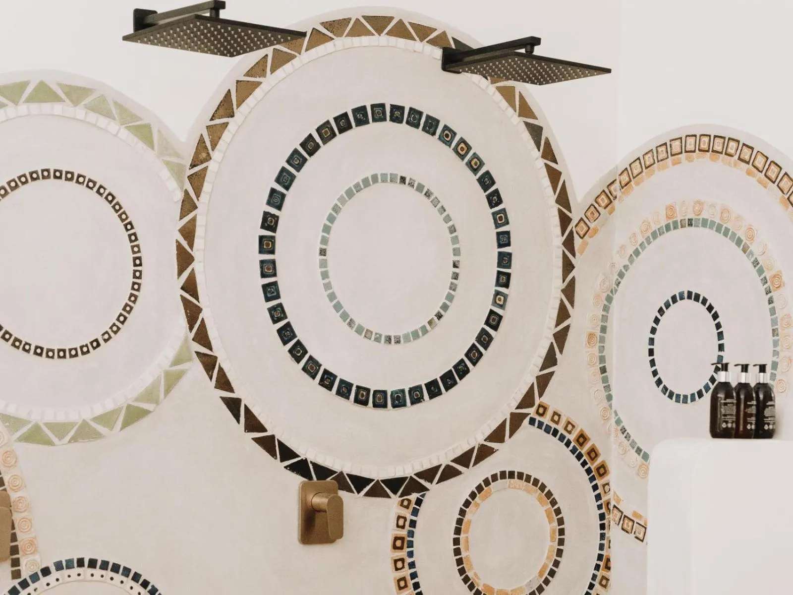 Shower in Insika lodge