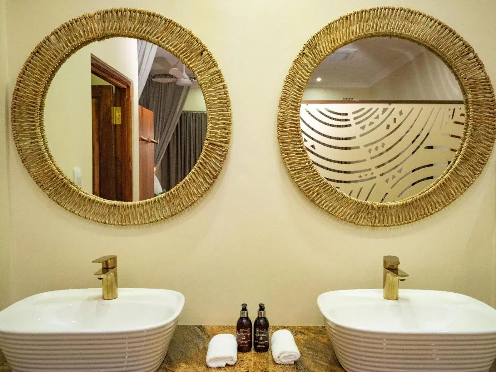 Luxury King Room - single occupancy in Insika lodge Luxury King Room - single occupancy in Insika lodge